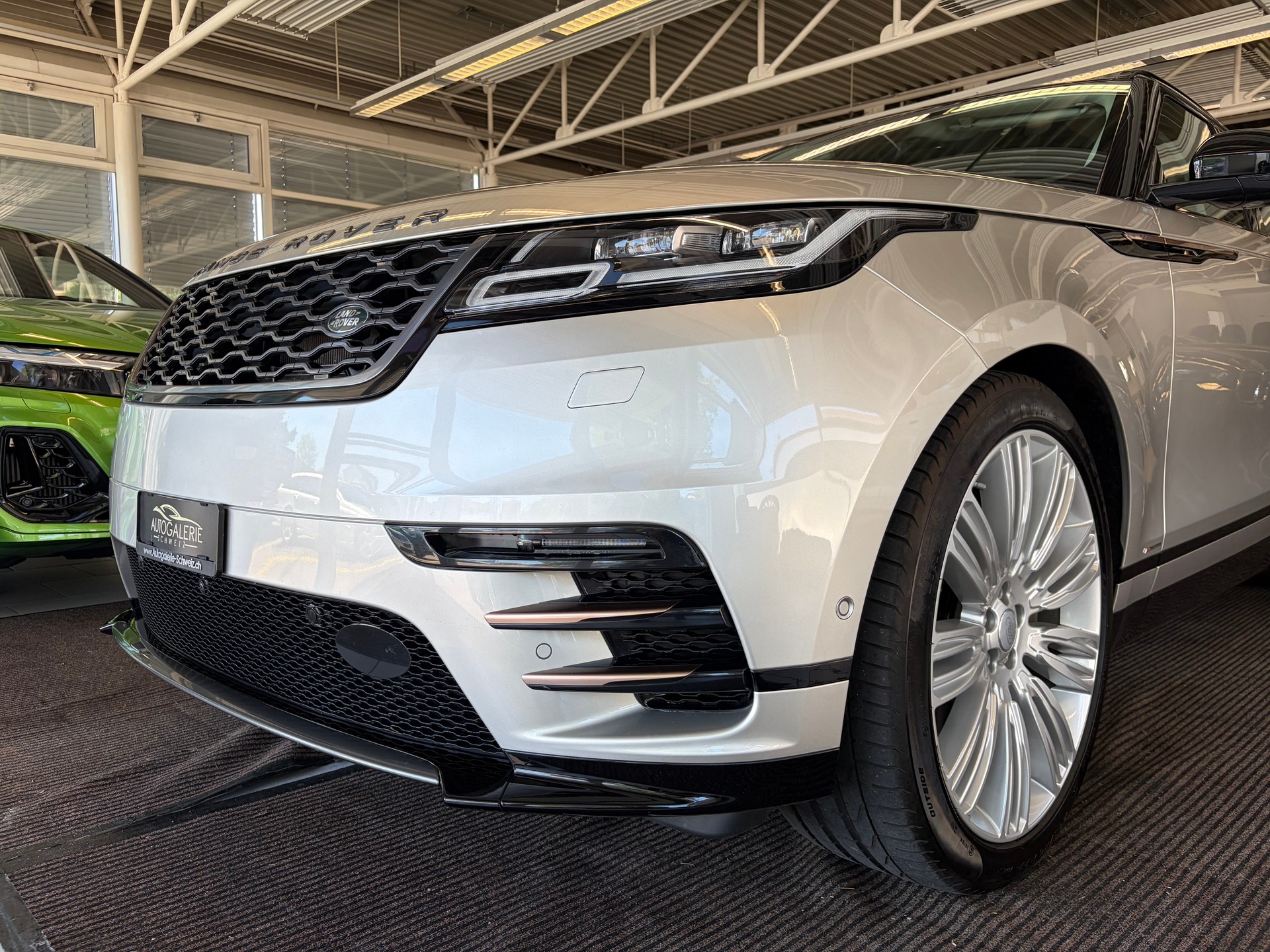 LAND ROVER Range Rover Velar R-Dynamic P 300 HSE | CH Fahrzeug | Panorama | Oyster | Luftfederung | Lückenlos Service |-image-35