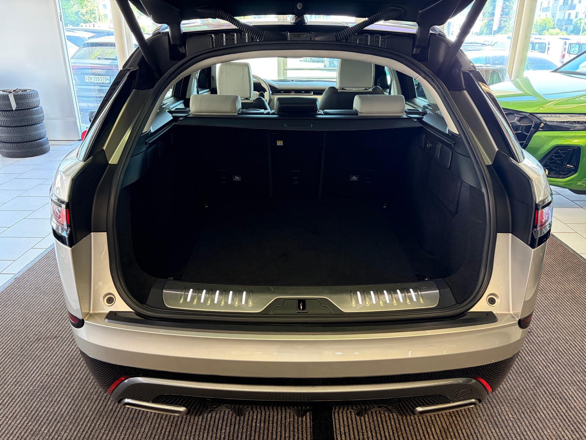 LAND ROVER Range Rover Velar R-Dynamic P 300 HSE | CH Fahrzeug | Panorama | Oyster | Luftfederung | Lückenlos Service |-image-25