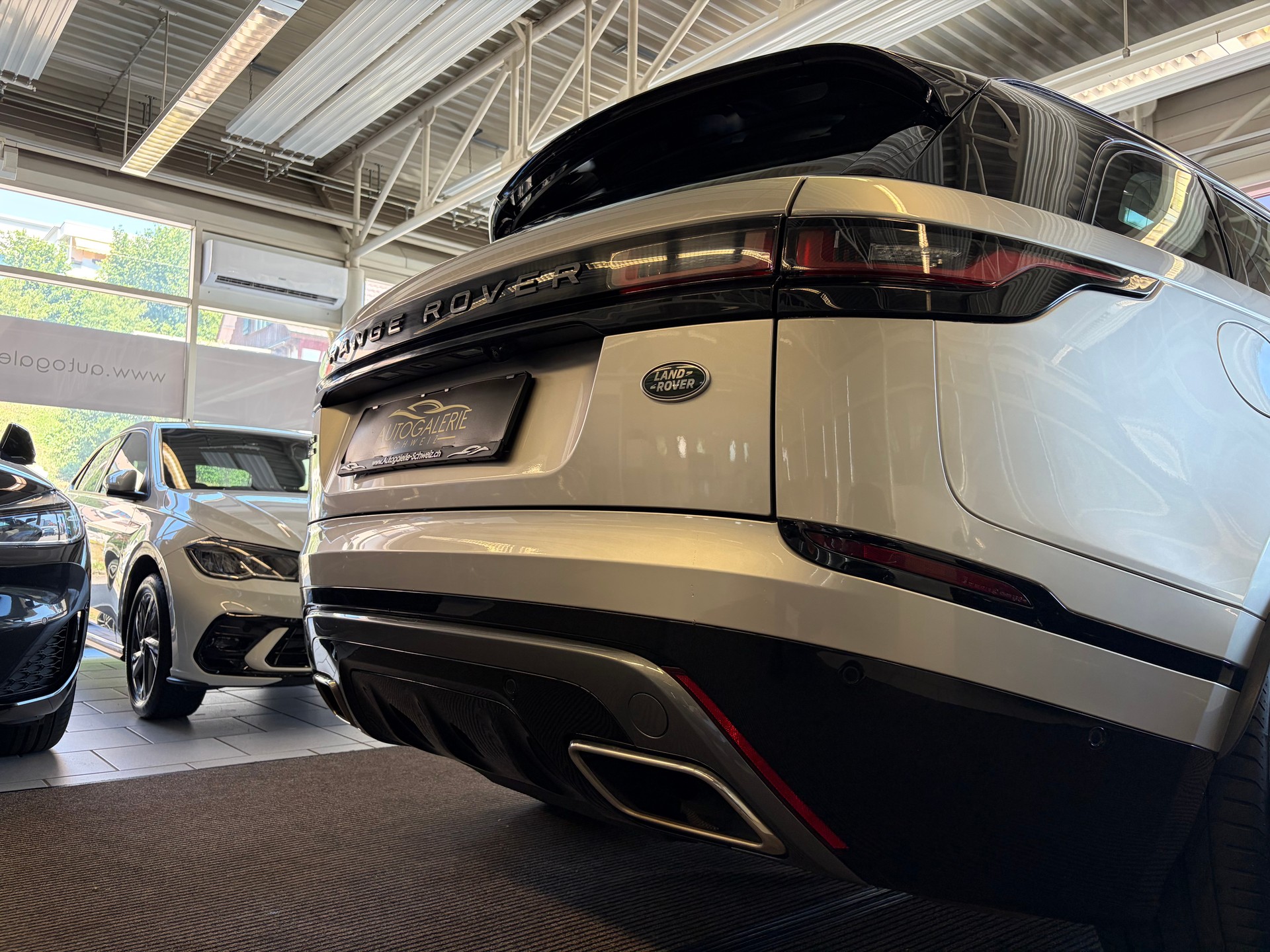 LAND ROVER Range Rover Velar R-Dynamic P 300 HSE | CH Fahrzeug | Panorama | Oyster | Luftfederung | Lückenlos Service |-image-27
