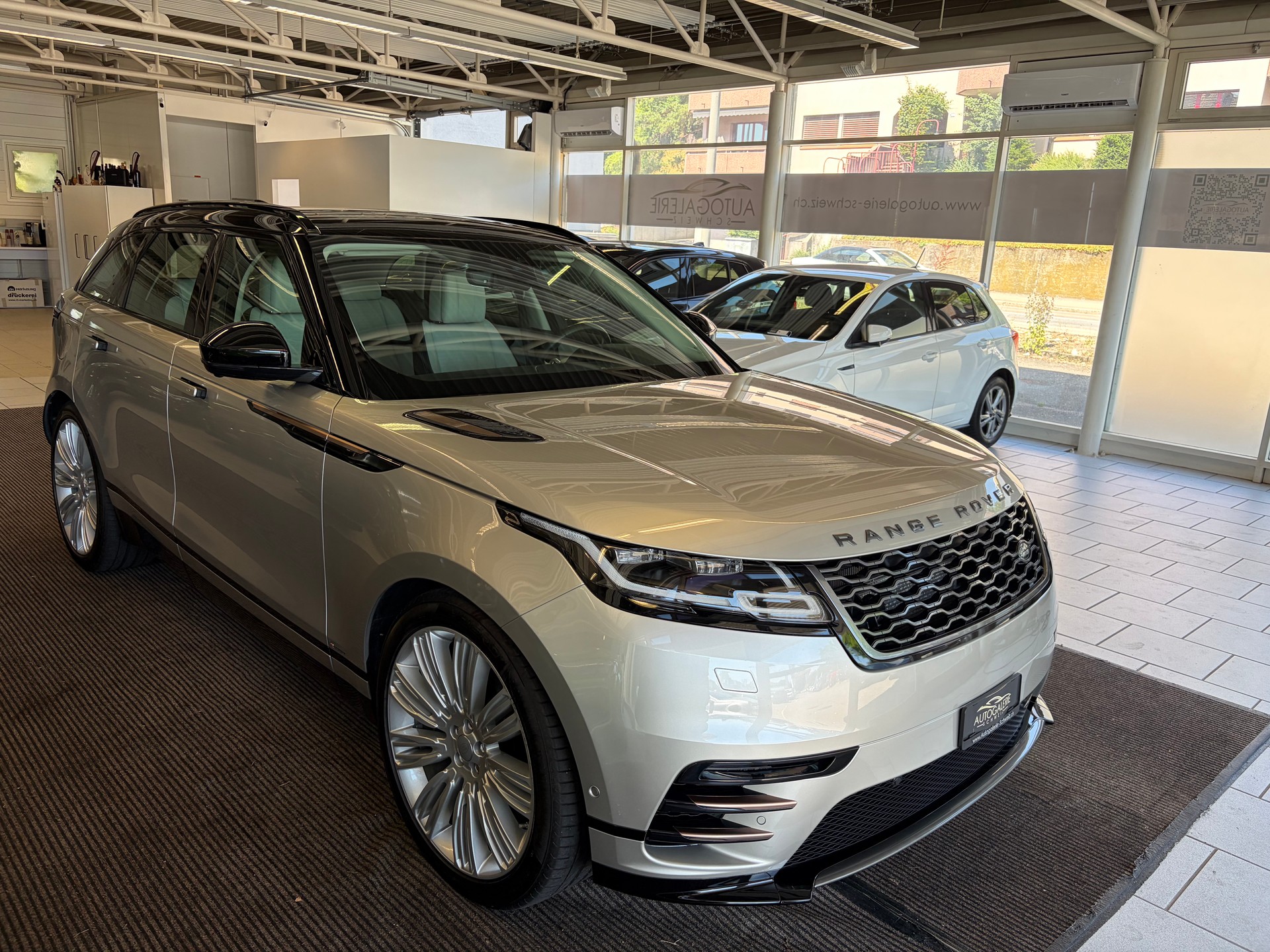 LAND ROVER Range Rover Velar R-Dynamic P 300 HSE | CH Fahrzeug | Panorama | Oyster | Luftfederung | Lückenlos Service |-image-33