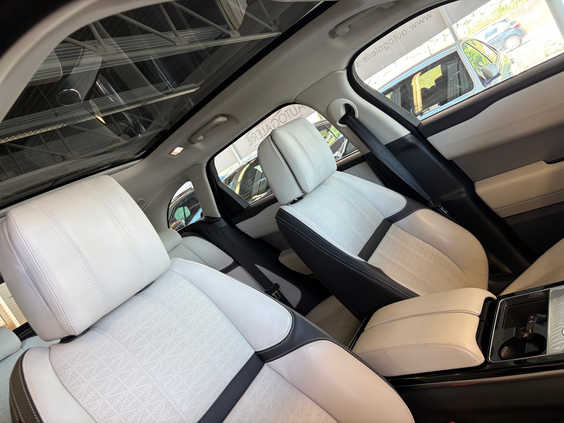 LAND ROVER Range Rover Velar R-Dynamic P 300 HSE | CH Fahrzeug | Panorama | Oyster | Luftfederung | Lückenlos Service |-image-31