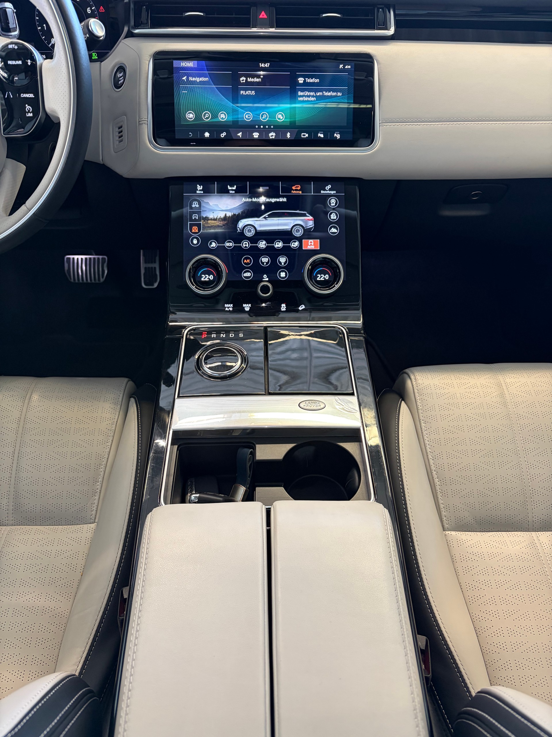 LAND ROVER Range Rover Velar R-Dynamic P 300 HSE | CH Fahrzeug | Panorama | Oyster | Luftfederung | Lückenlos Service |-image-14