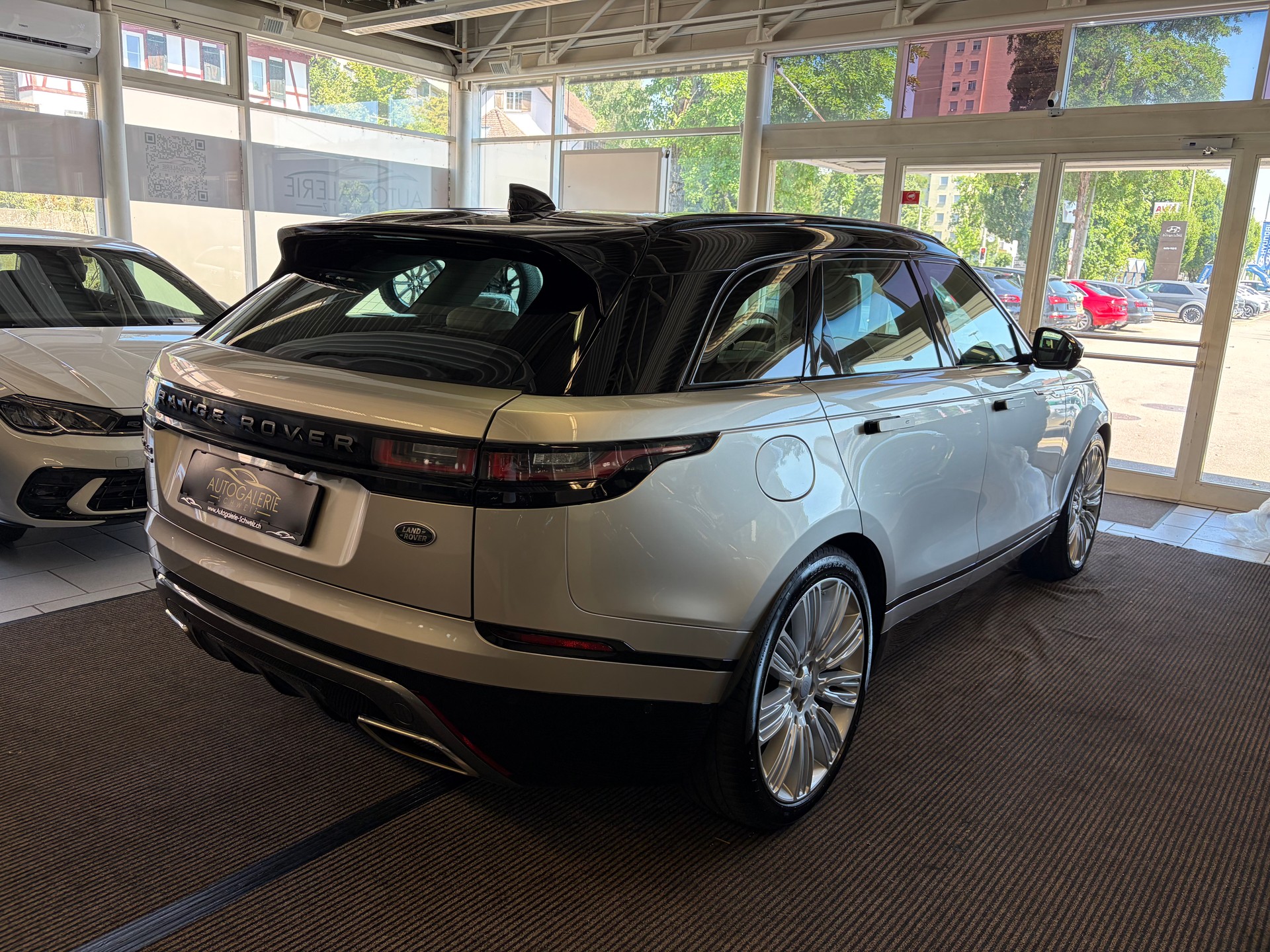 LAND ROVER Range Rover Velar R-Dynamic P 300 HSE | CH Fahrzeug | Panorama | Oyster | Luftfederung | Lückenlos Service |-image-28