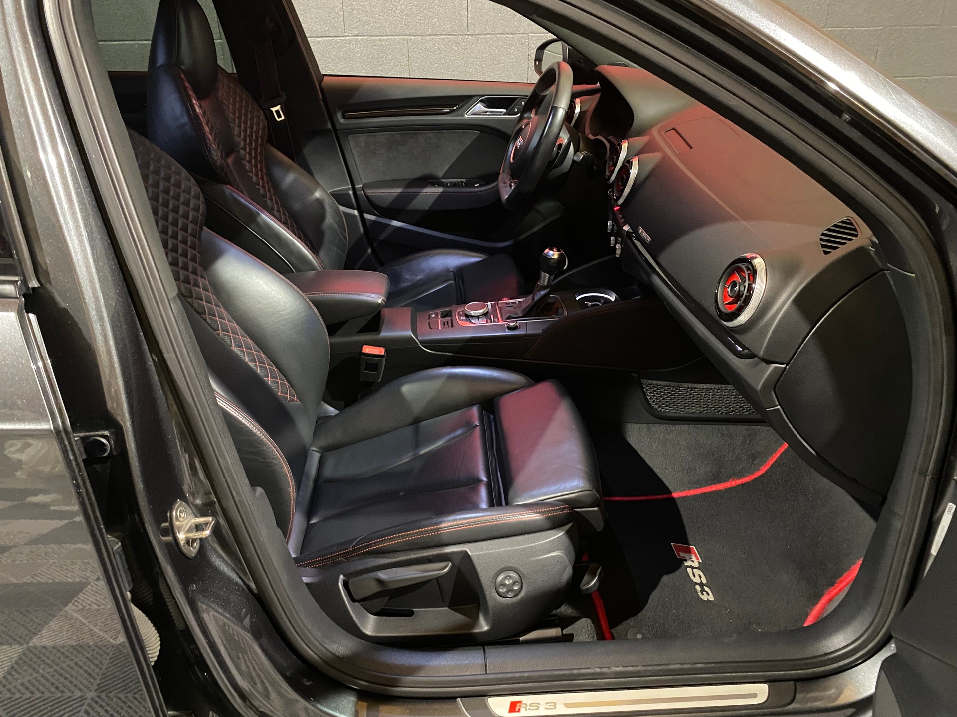 AUDI RS3 2.5 TSI quattro S-tronic-image-26