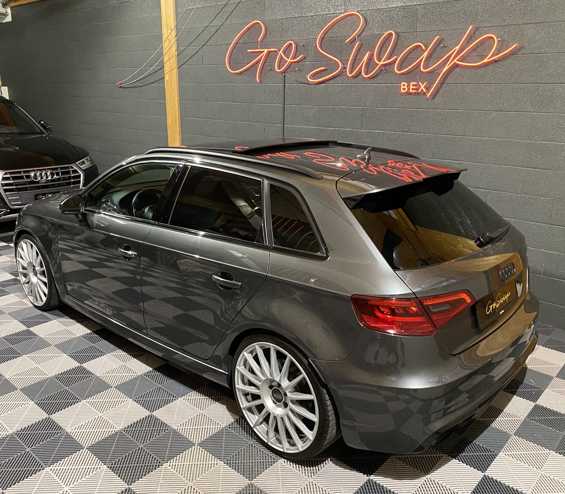 AUDI RS3 2.5 TSI quattro S-tronic-image-10