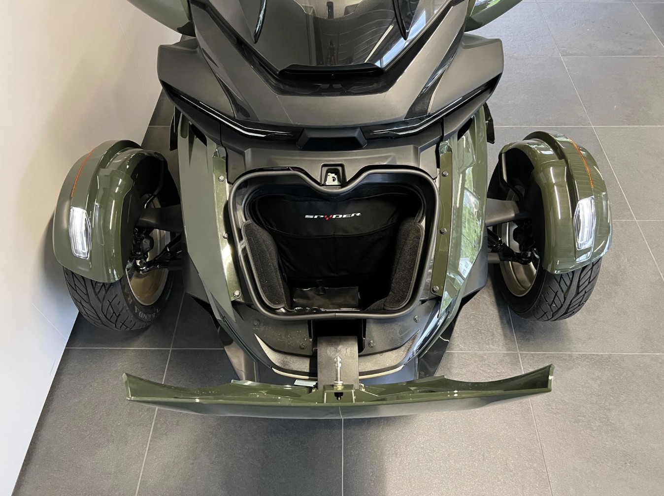 CAN-AM Spyder RT Sea to Sky-image-5