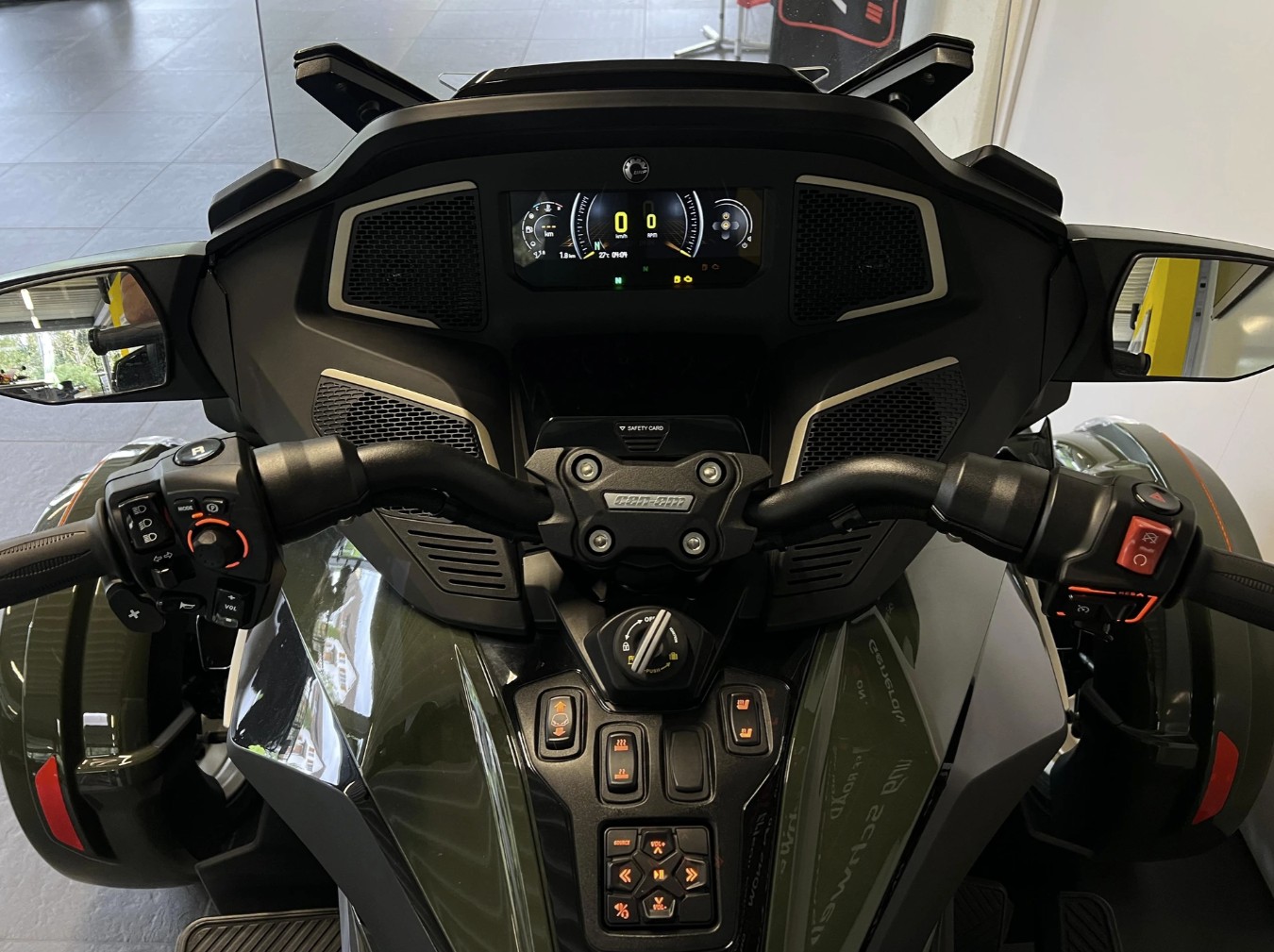 CAN-AM Spyder RT Sea to Sky-image-8