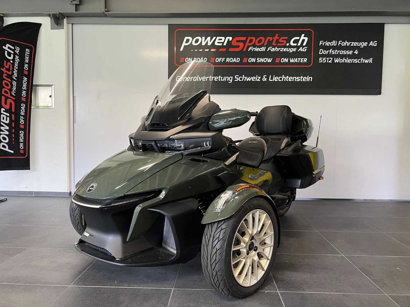 CAN-AM Spyder RT Sea to Sky-showroom-element-2