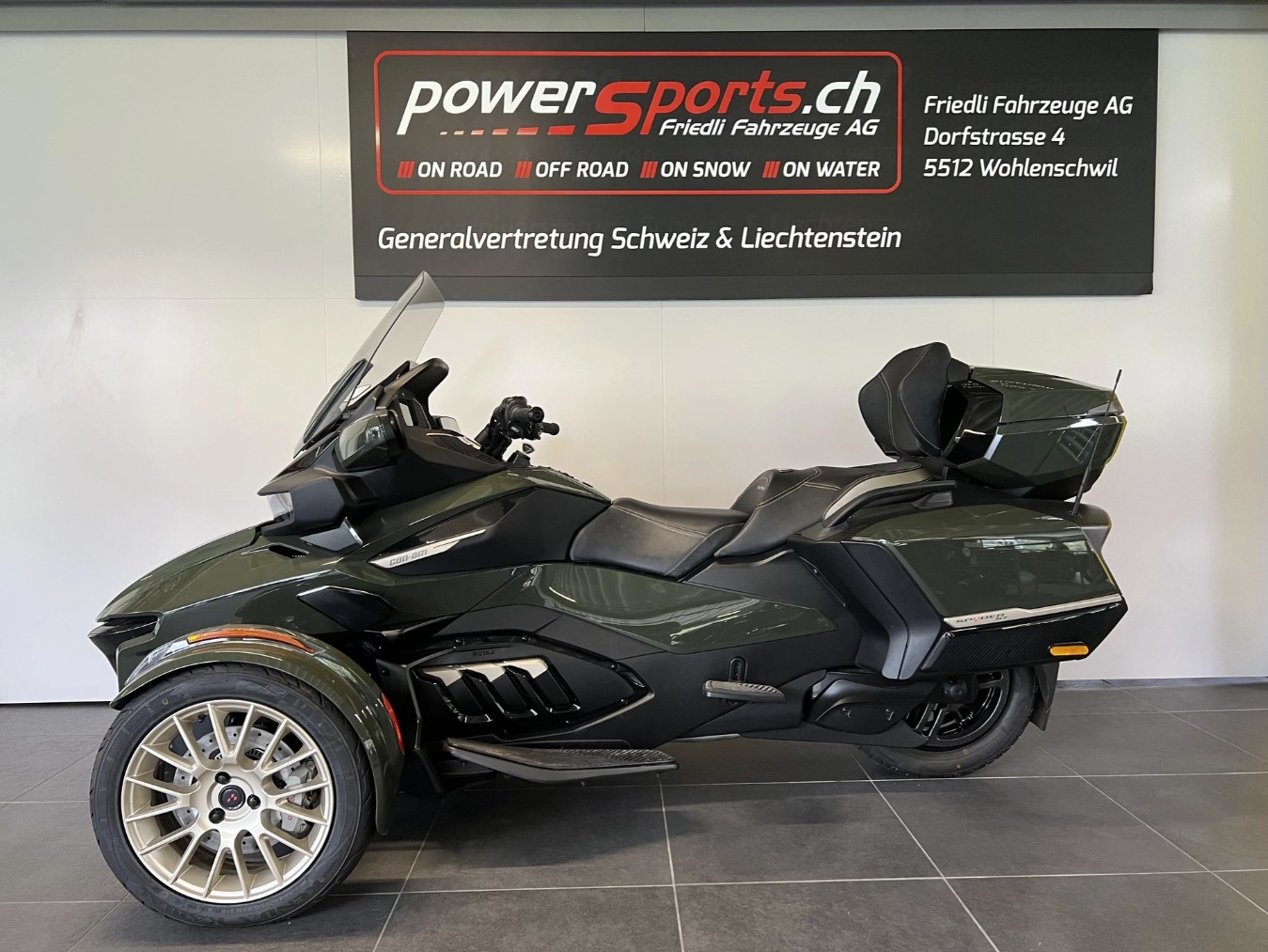 CAN-AM Spyder RT Sea to Sky-showroom-element-3
