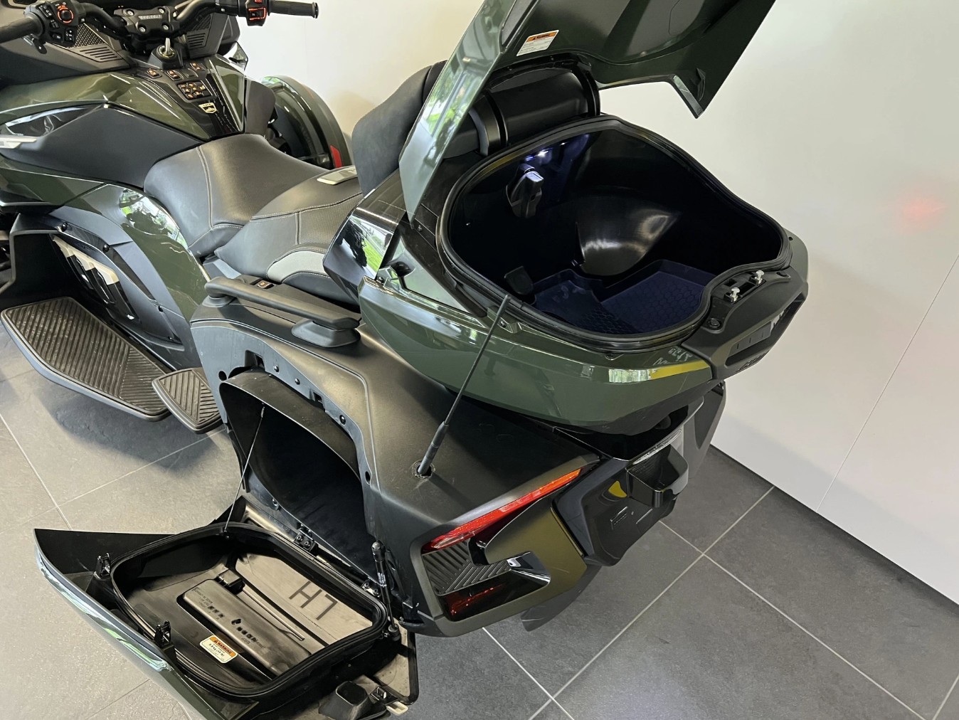 CAN-AM Spyder RT Sea to Sky-image-7