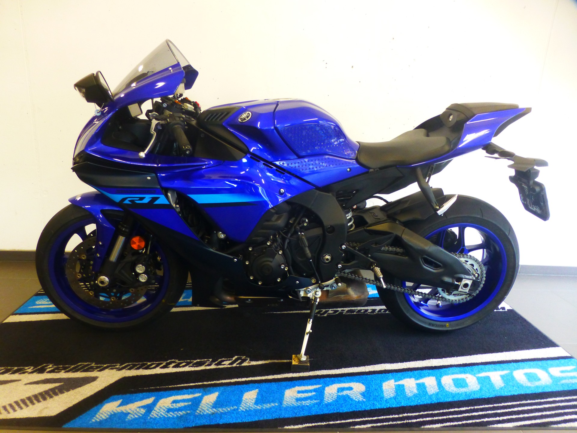 YAMAHA YZF-R1 ABS-showroom-element-1