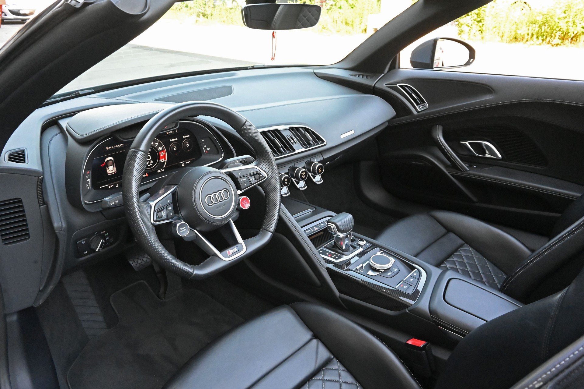 AUDI R8 Spyder RWD S-Tronic-image-8