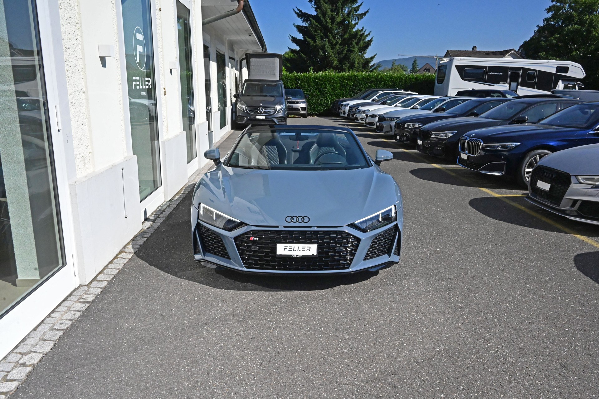 AUDI R8 Spyder RWD S-Tronic-image-2
