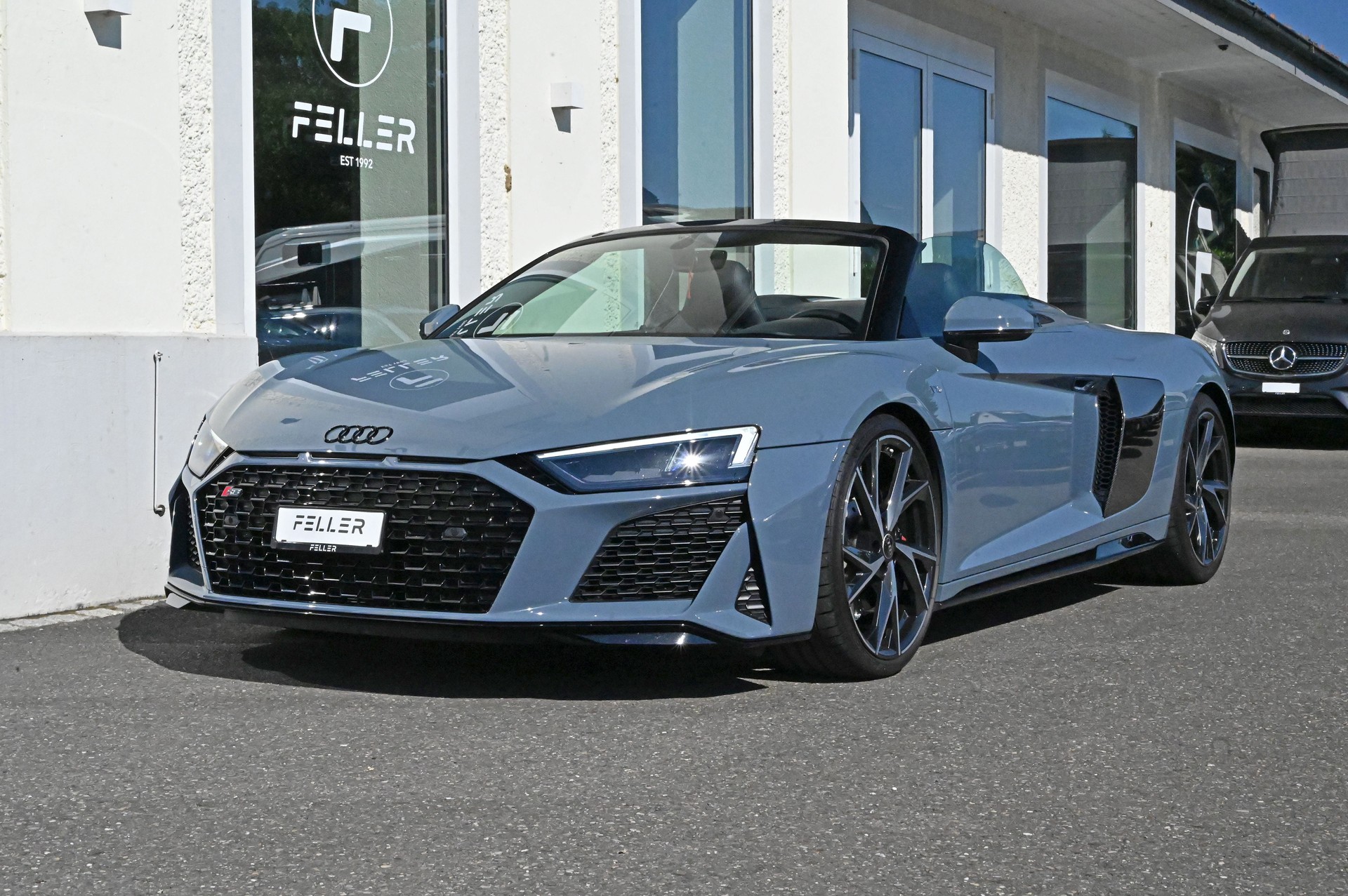 AUDI R8 Spyder RWD S-Tronic-image-1