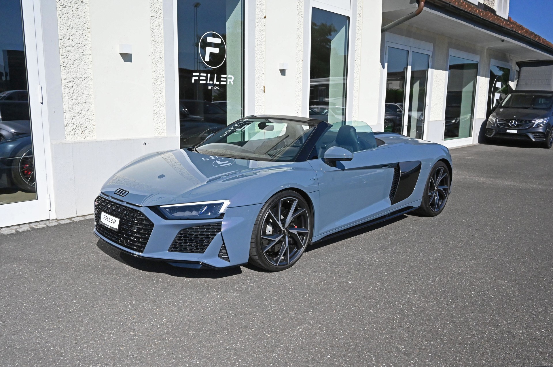 AUDI R8 Spyder RWD S-Tronic-image-0