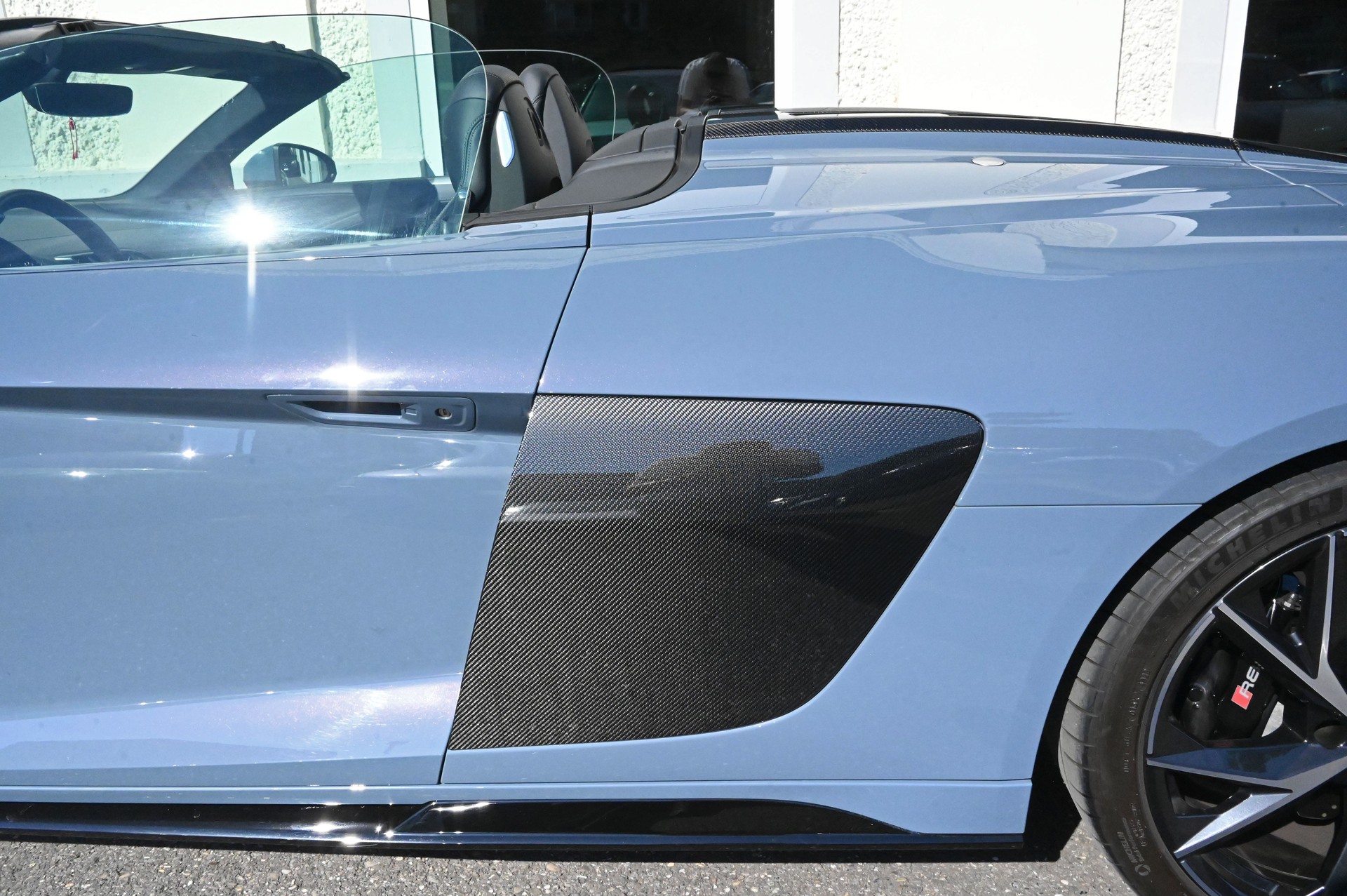 AUDI R8 Spyder RWD S-Tronic-image-5