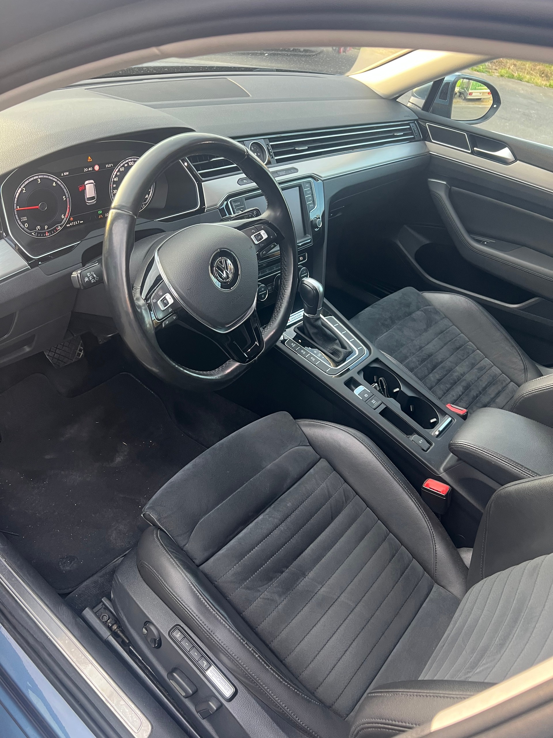 VW Passat Variant 2.0 TDI BMT High. DSG 4Motion-image-9