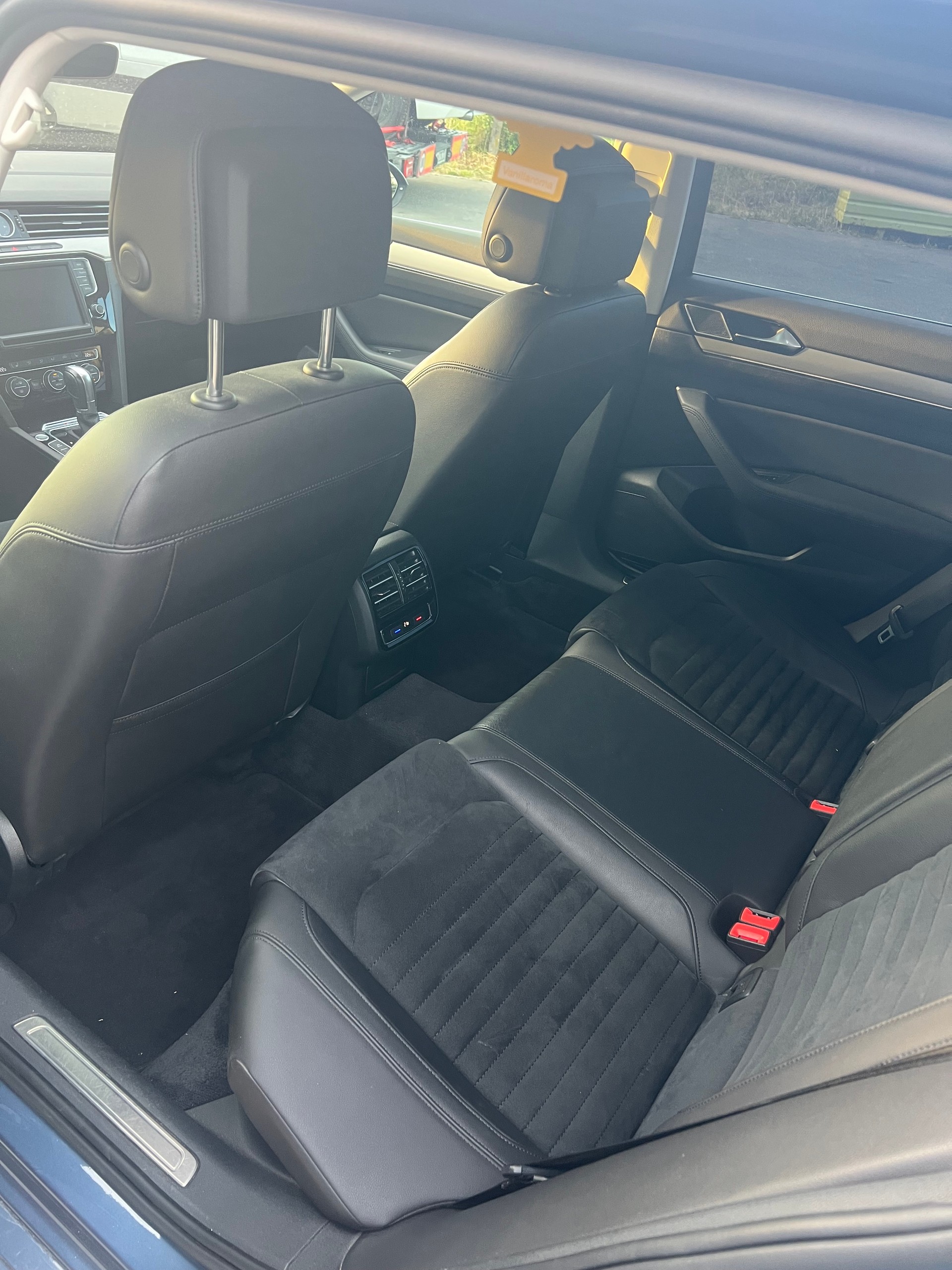 VW Passat Variant 2.0 TDI BMT High. DSG 4Motion-image-10