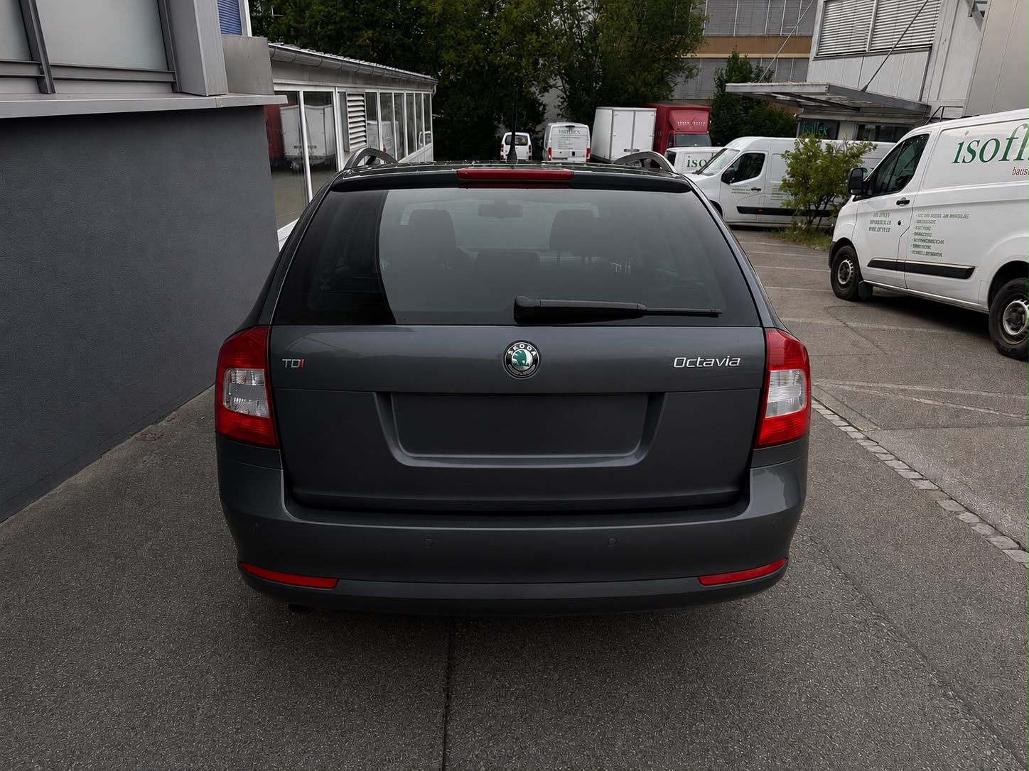 SKODA Octavia 2.0 TDI Elegance DSG-image-5