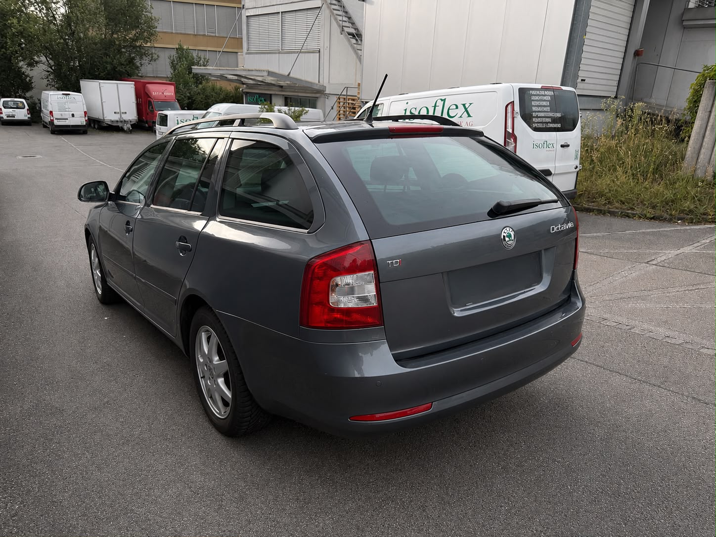 SKODA Octavia 2.0 TDI Elegance DSG-image-6