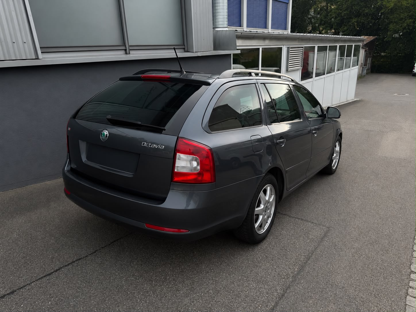 SKODA Octavia 2.0 TDI Elegance DSG-image-4