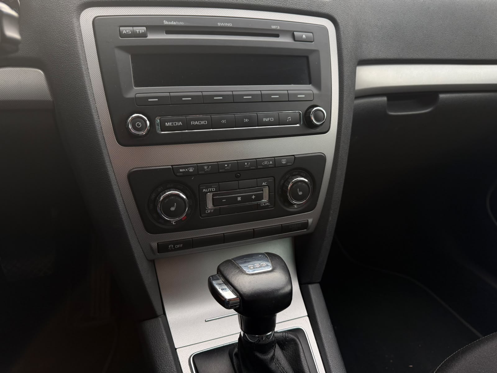 SKODA Octavia 2.0 TDI Elegance DSG-image-10