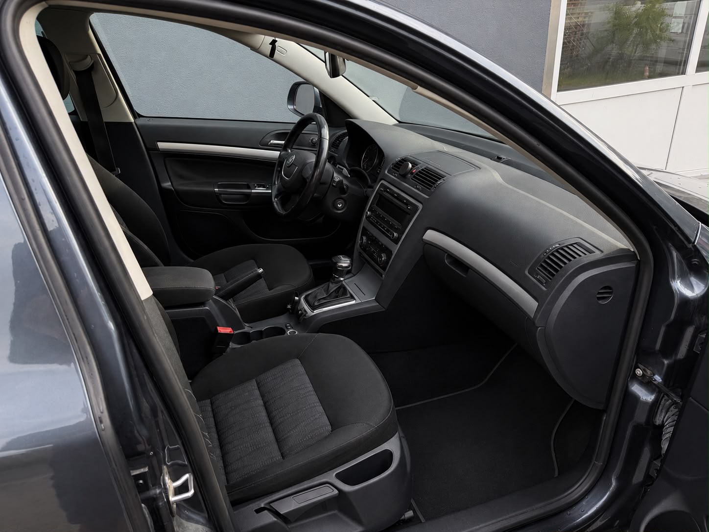 SKODA Octavia 2.0 TDI Elegance DSG-image-8