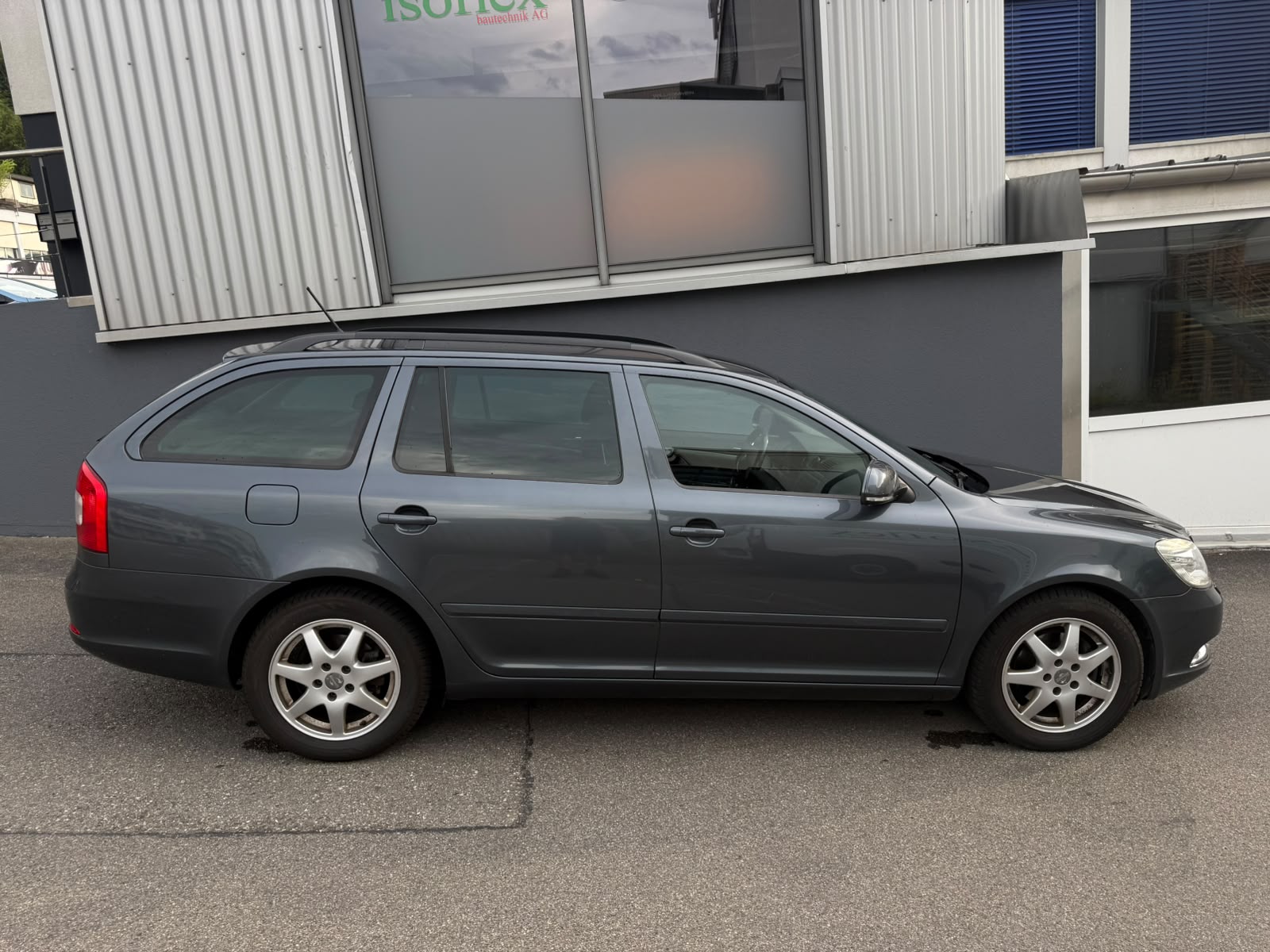 SKODA Octavia 2.0 TDI Elegance DSG-image-3