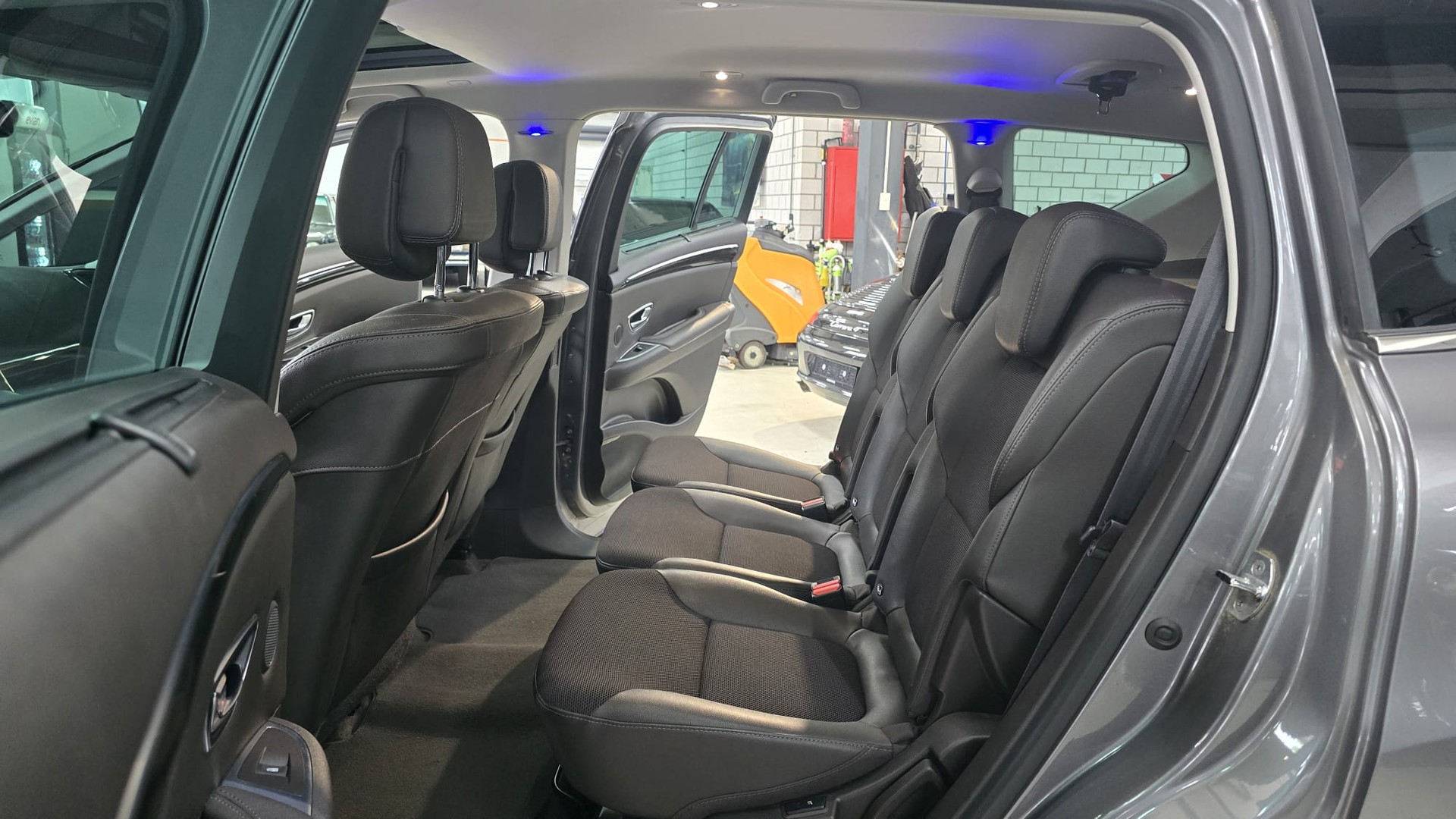 RENAULT Espace 1.6 dCi Intens EDC-image-19