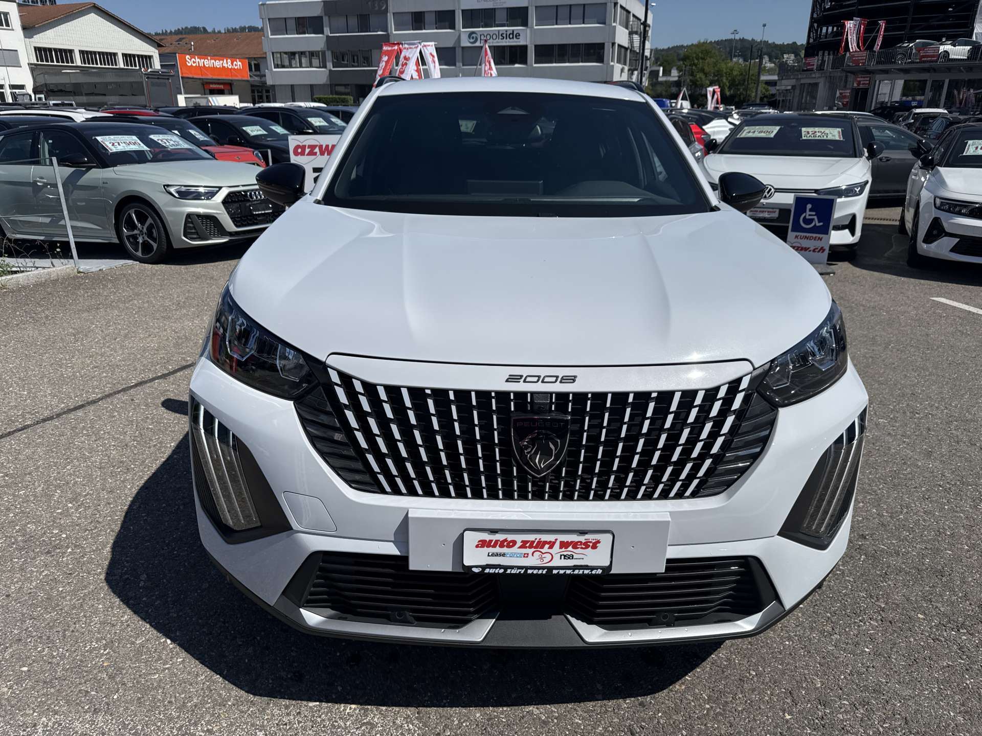 PEUGEOT 2008 1.2 145 MHEV Allure Automat-image-13