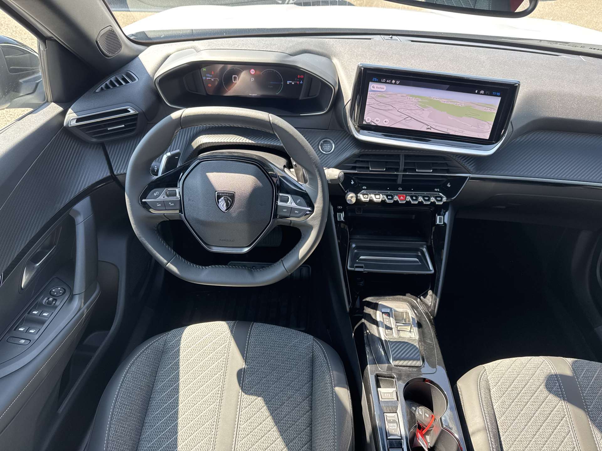 PEUGEOT 2008 1.2 145 MHEV Allure Automat-image-4