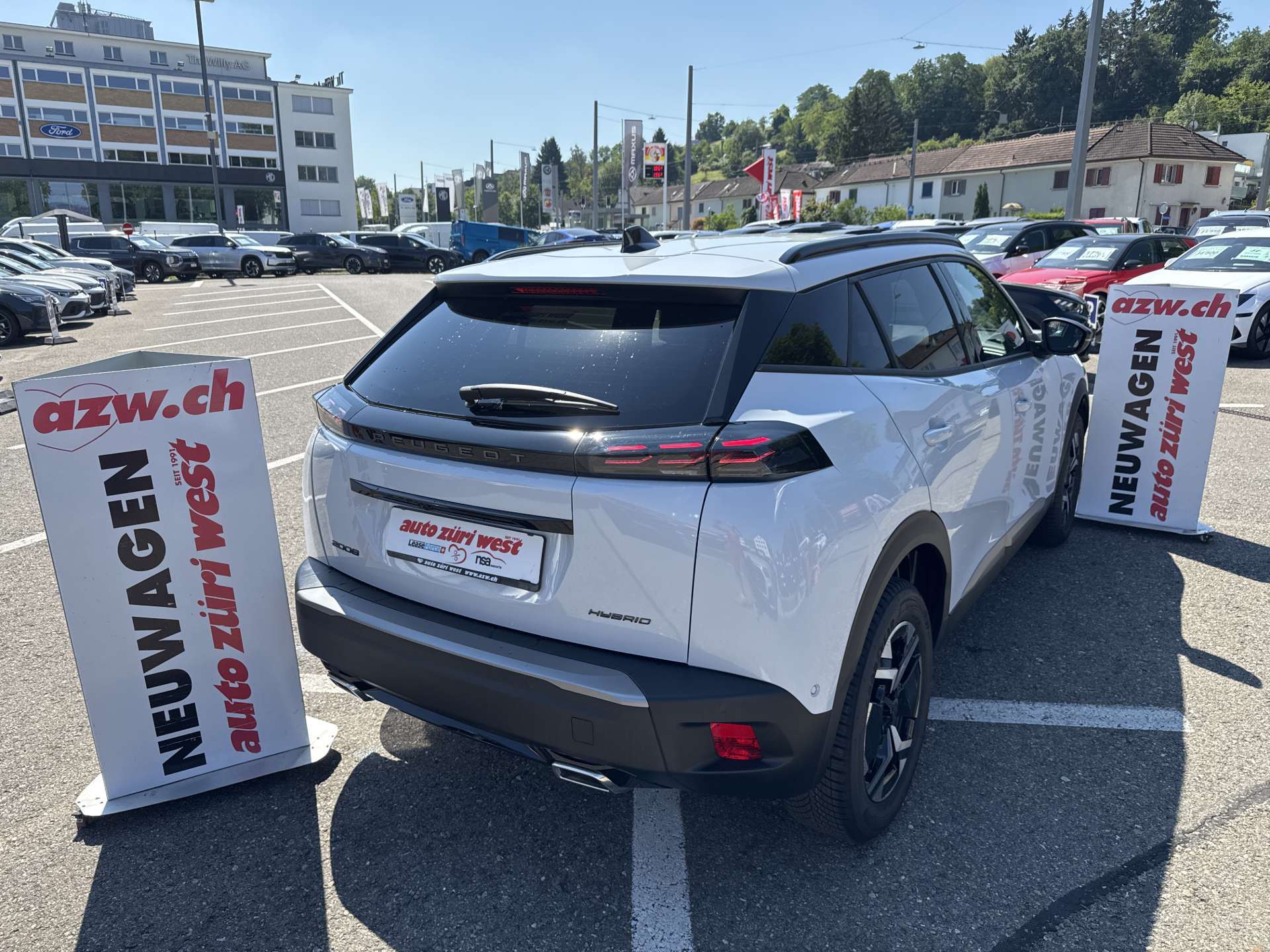 PEUGEOT 2008 1.2 145 MHEV Allure Automat-showroom-element-2