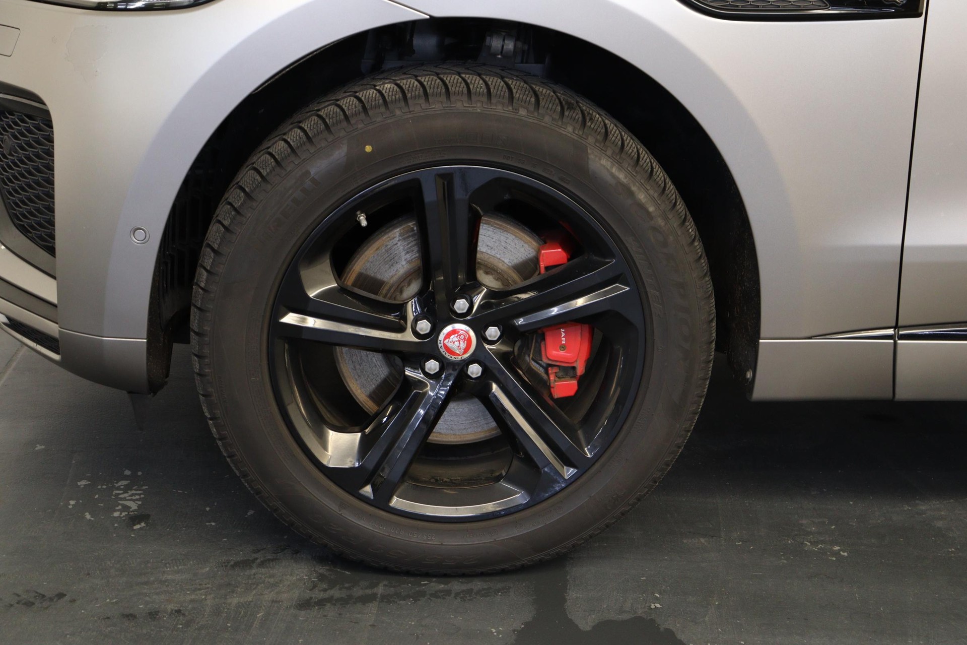 JAGUAR F-Pace 2.0 P400e R-Dynamic HSE AWD-image-12