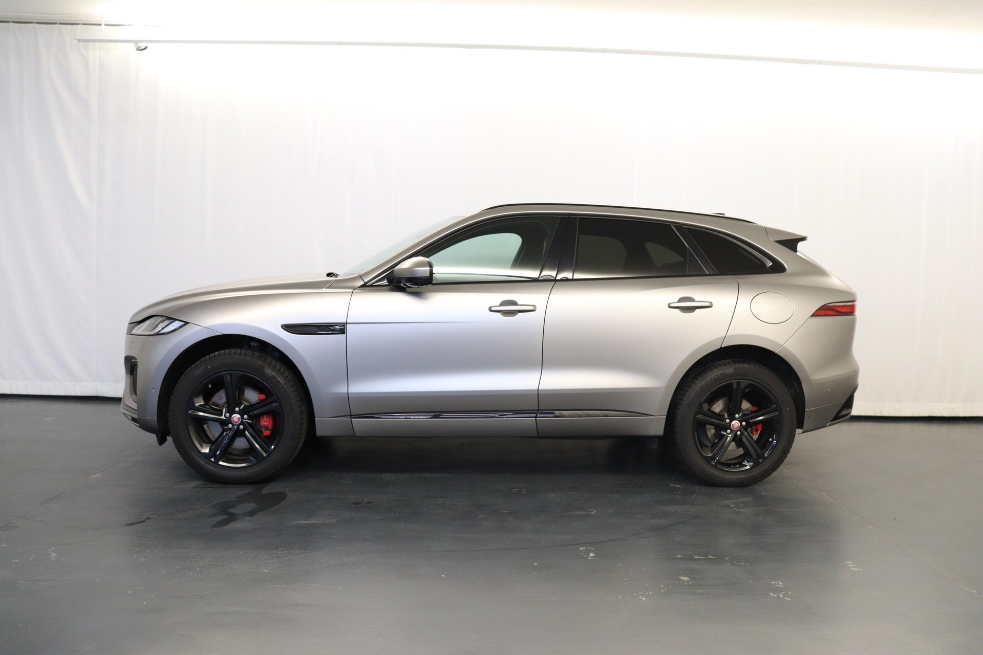 JAGUAR F-Pace 2.0 P400e R-Dynamic HSE AWD-image-3