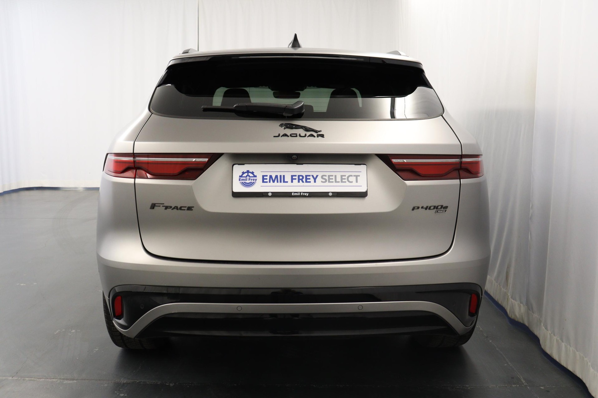 JAGUAR F-Pace 2.0 P400e R-Dynamic HSE AWD-image-11