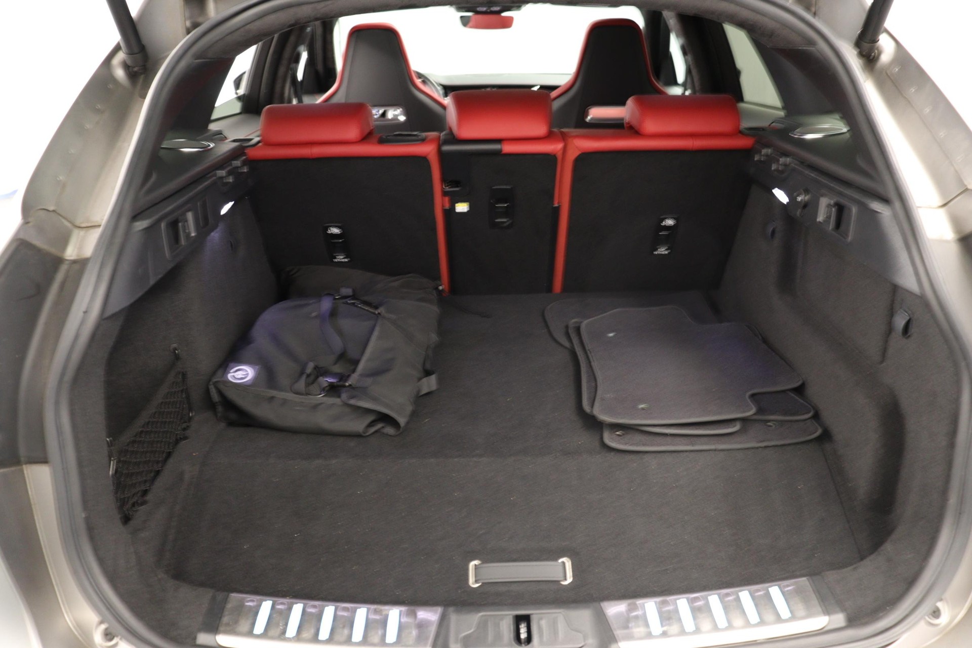 JAGUAR F-Pace 2.0 P400e R-Dynamic HSE AWD-image-15