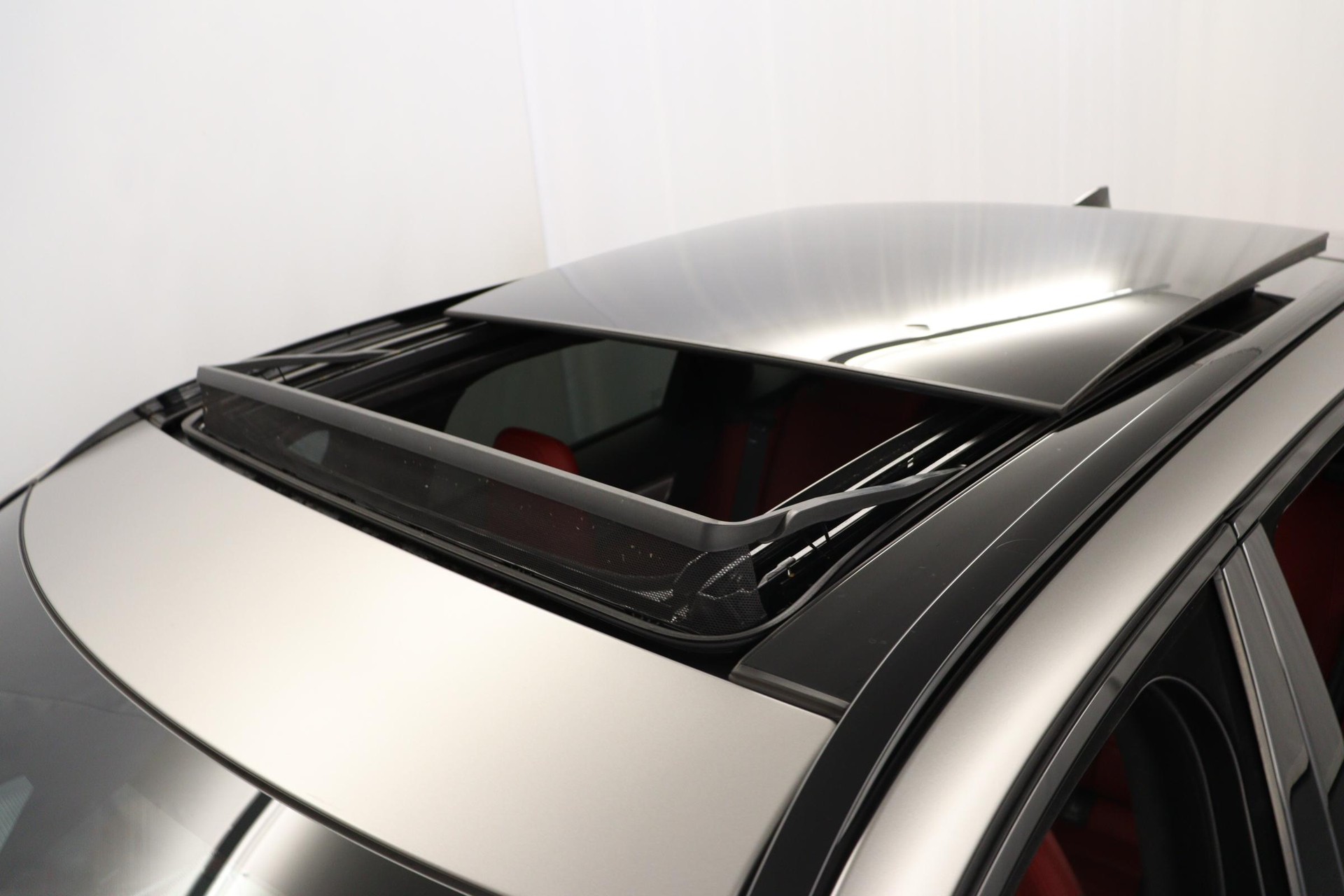 JAGUAR F-Pace 2.0 P400e R-Dynamic HSE AWD-image-7