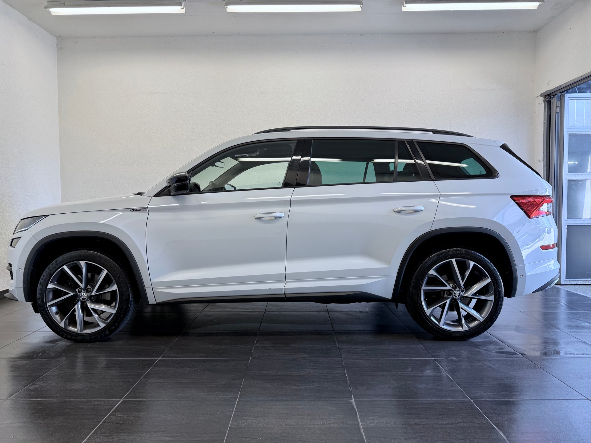 SKODA Kodiaq 2.0 TSI 4x4 Sport Line *AHK -2200 kg*-image-2