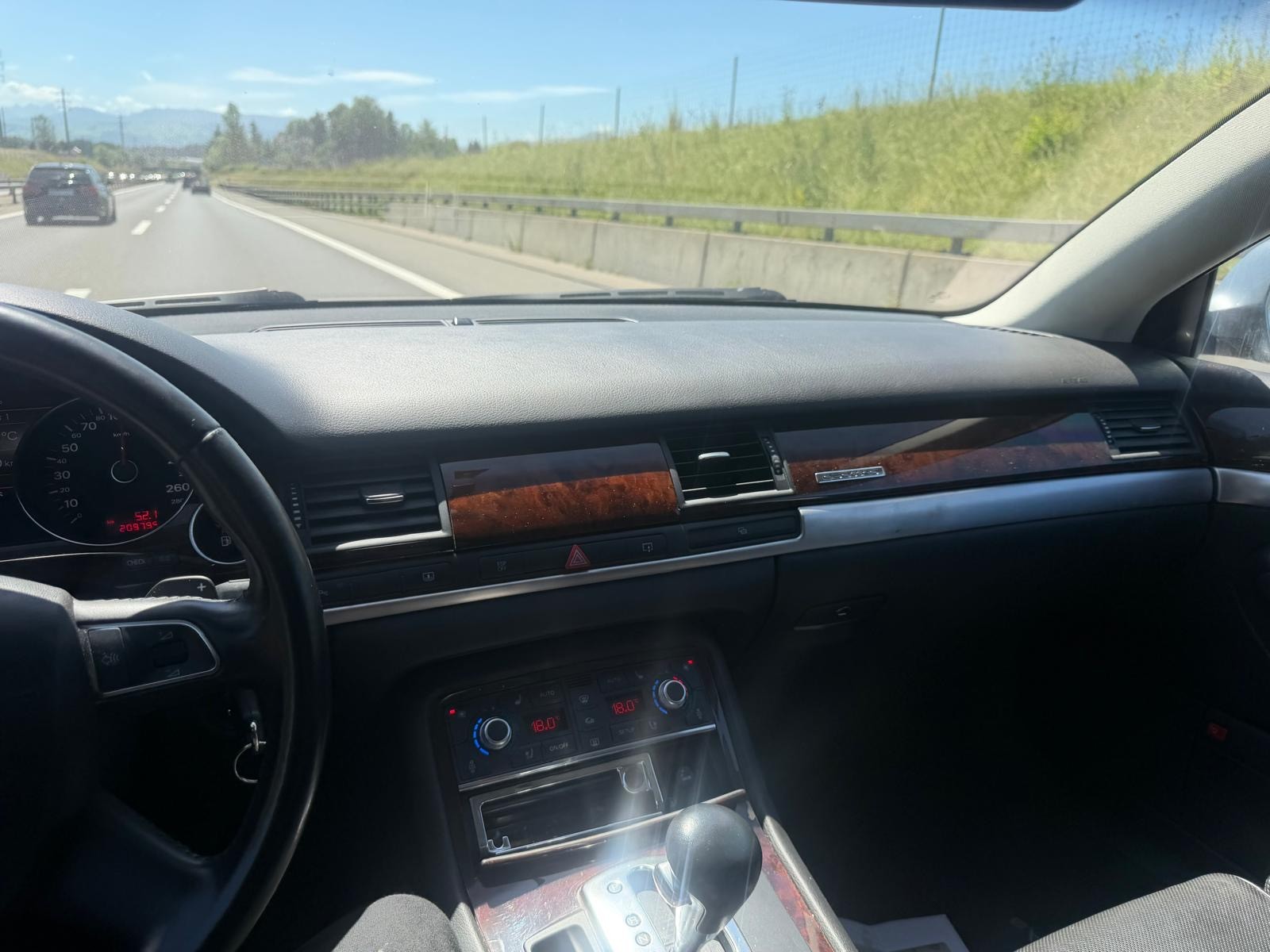 AUDI A8 4.2 FSI quattro tiptronic-image-4