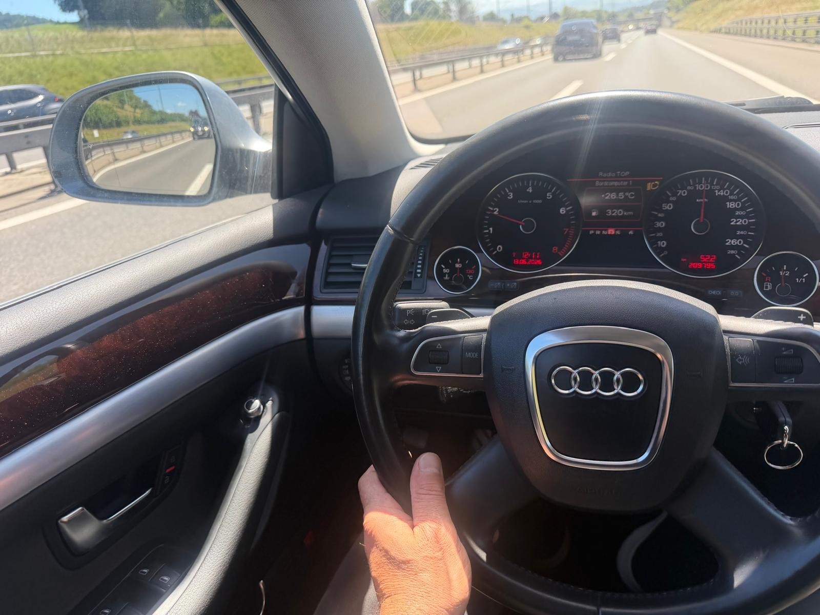 AUDI A8 4.2 FSI quattro tiptronic-image-3
