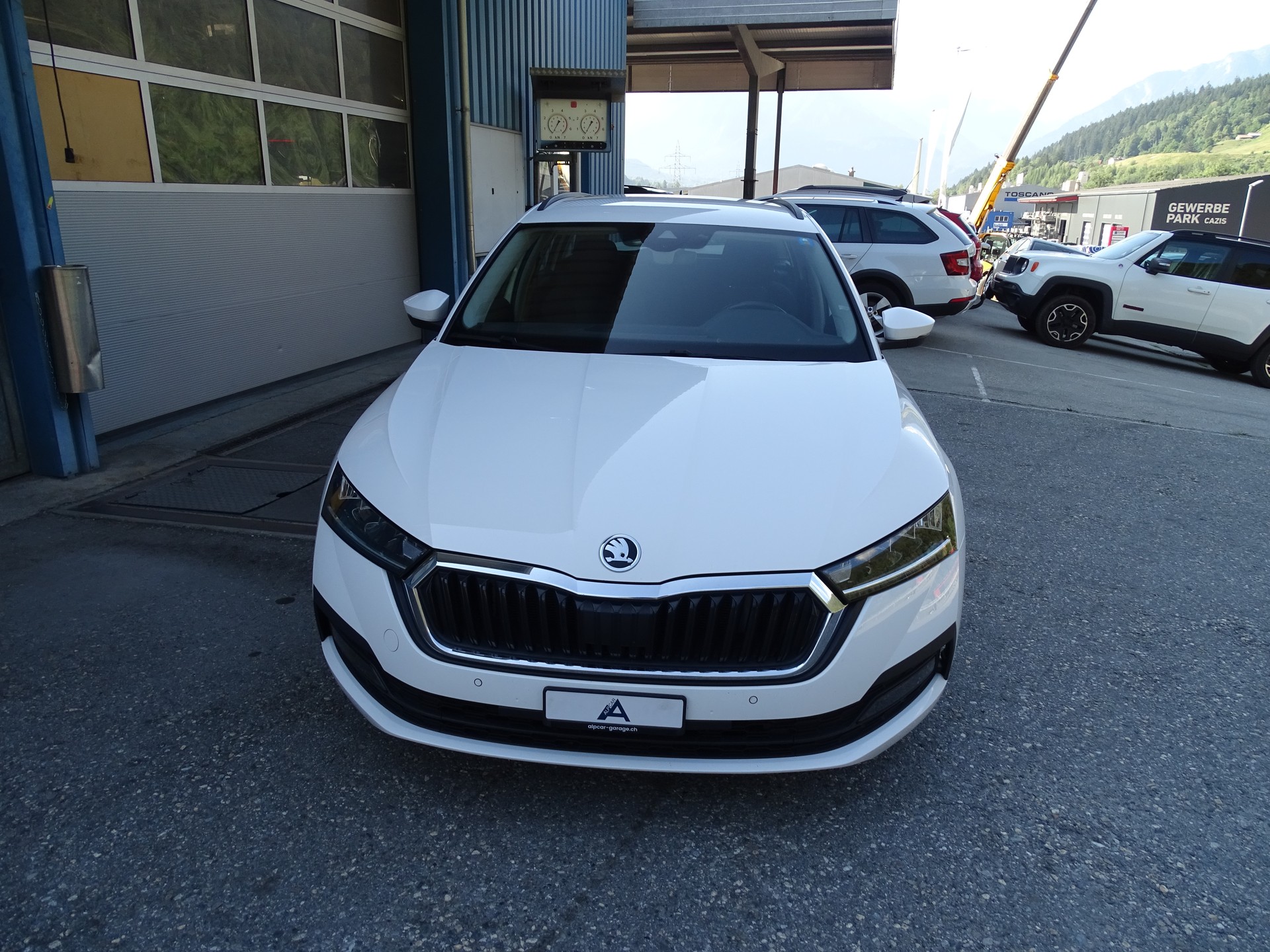 SKODA Octavia Combi 2.0 TDI DSG Ambition 4x4-image-1