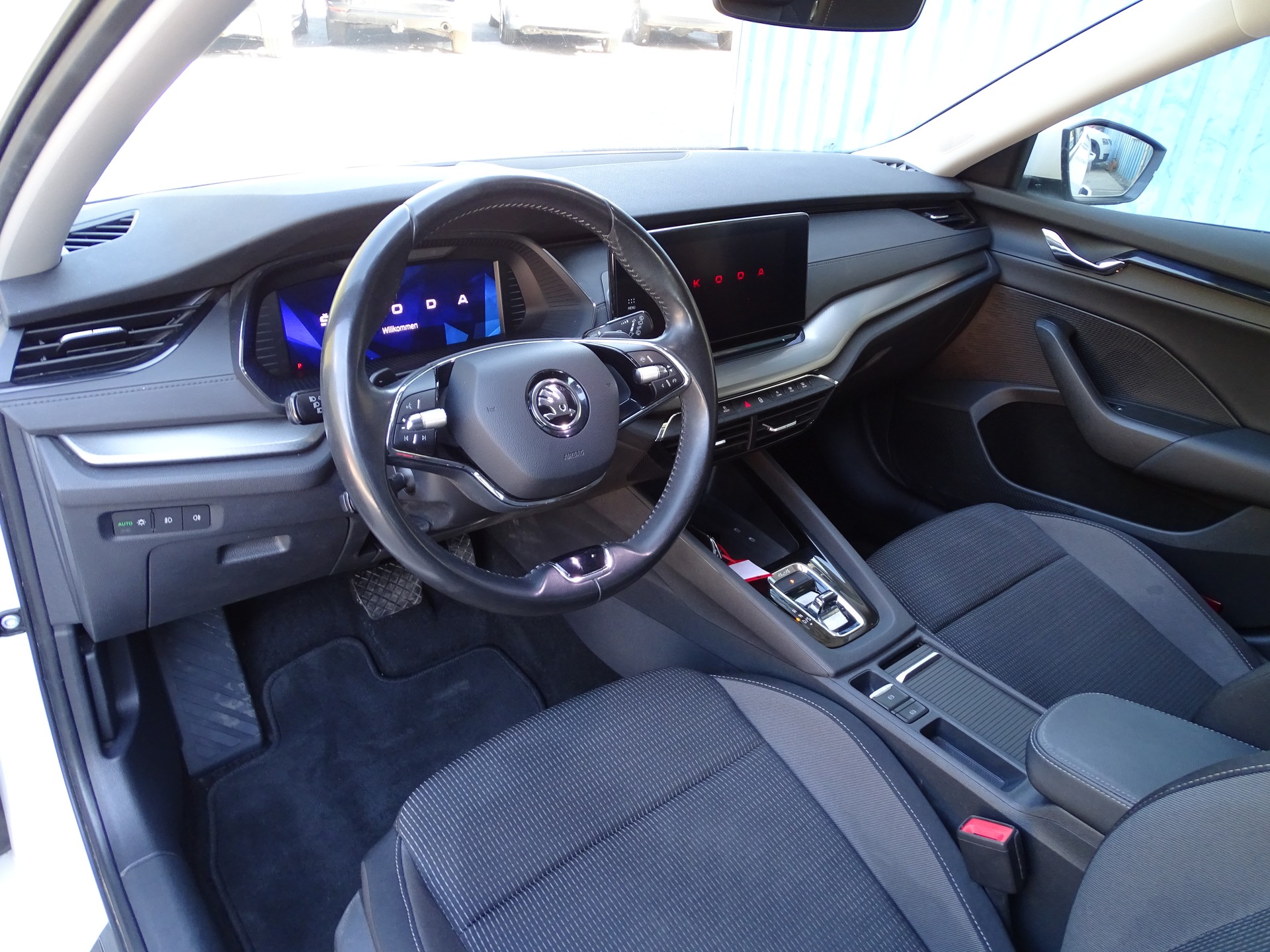 SKODA Octavia Combi 2.0 TDI DSG Ambition 4x4-image-8