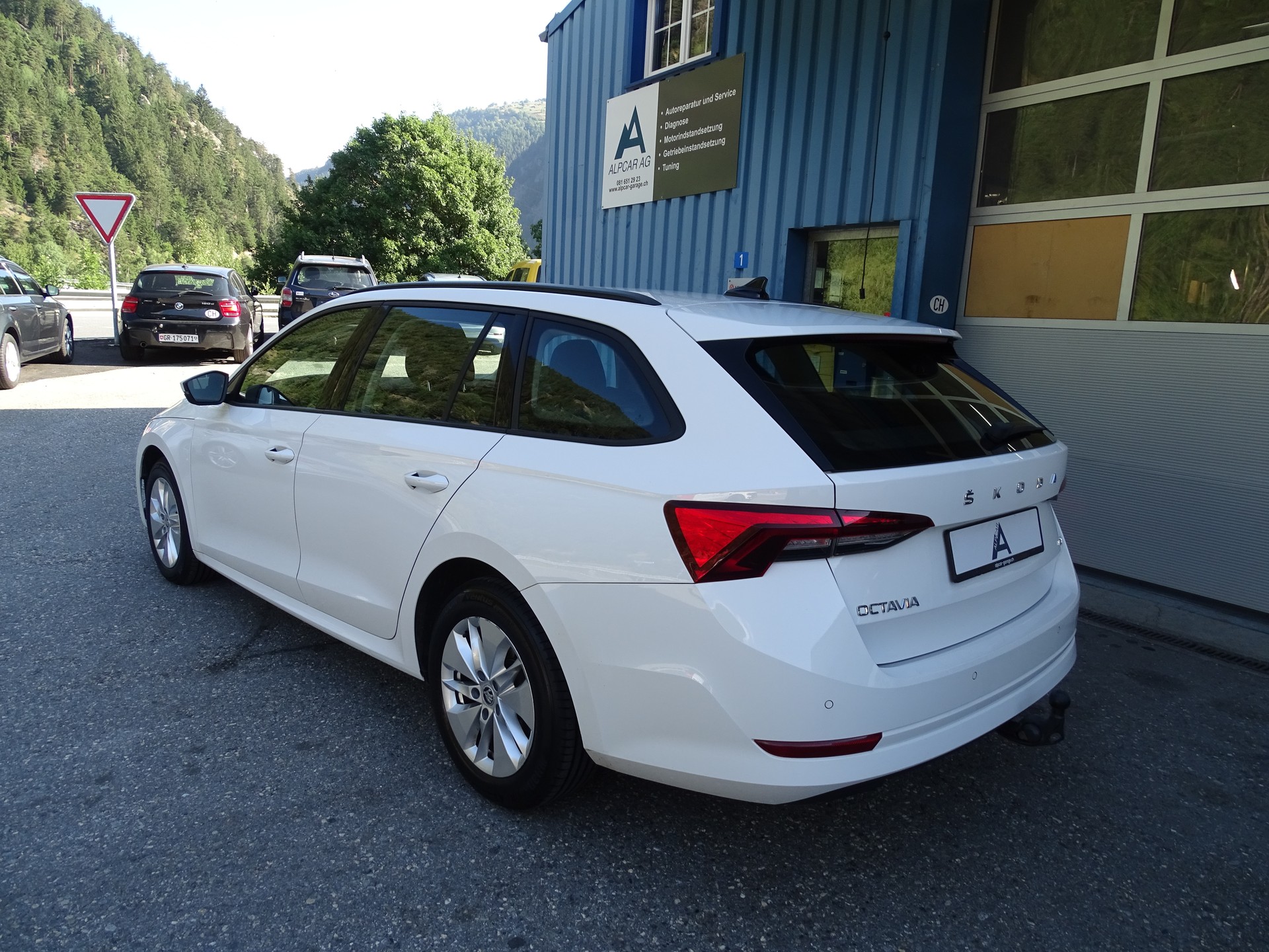 SKODA Octavia Combi 2.0 TDI DSG Ambition 4x4-image-3