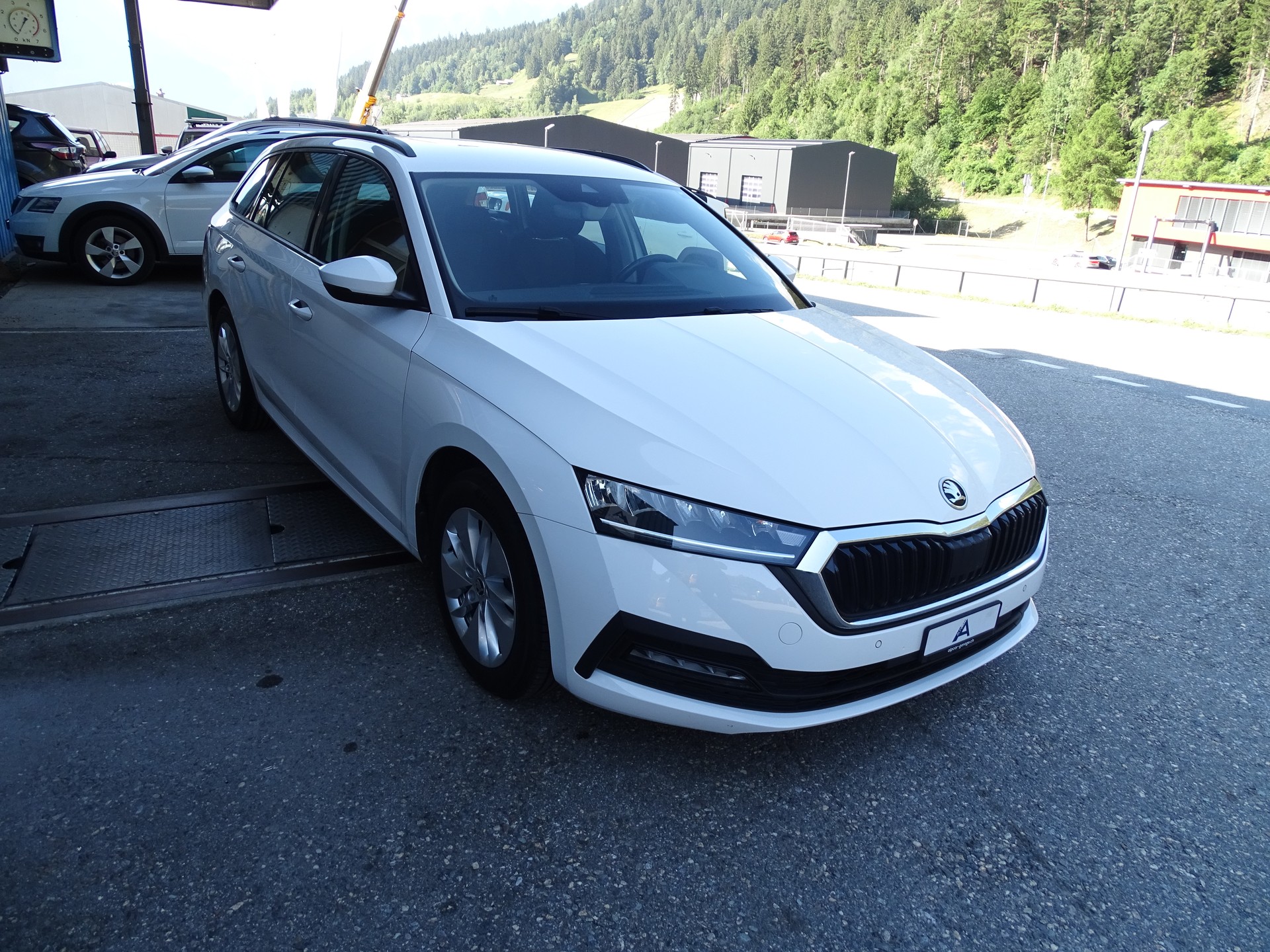 SKODA Octavia Combi 2.0 TDI DSG Ambition 4x4-image-7
