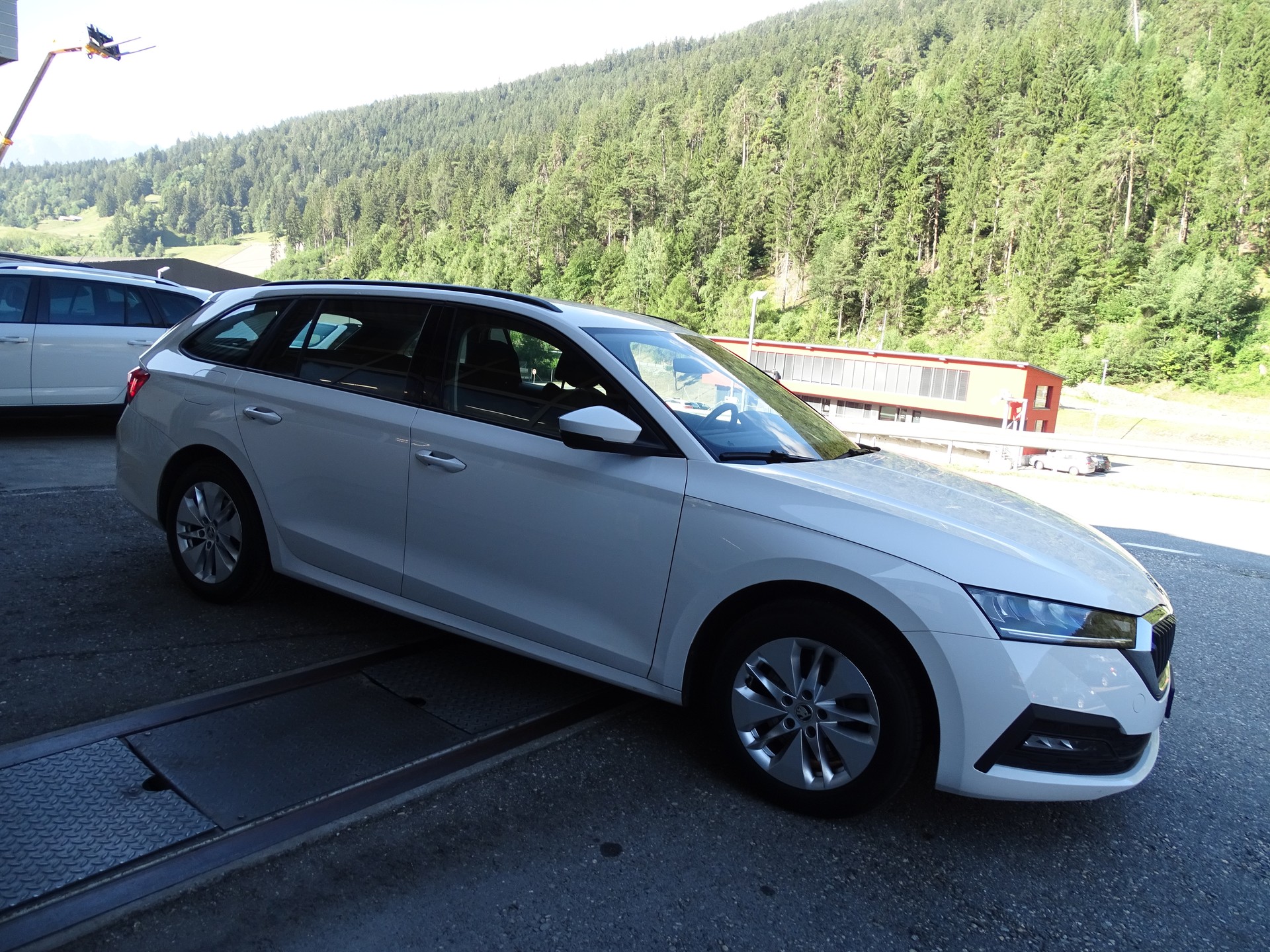 SKODA Octavia Combi 2.0 TDI DSG Ambition 4x4-image-6