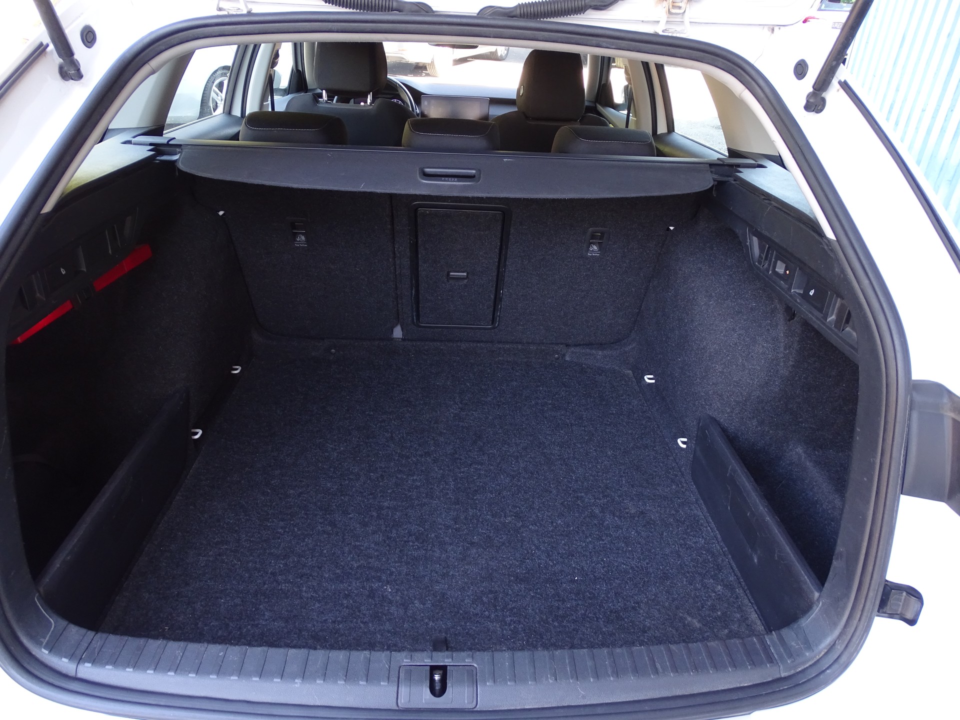 SKODA Octavia Combi 2.0 TDI DSG Ambition 4x4-image-10