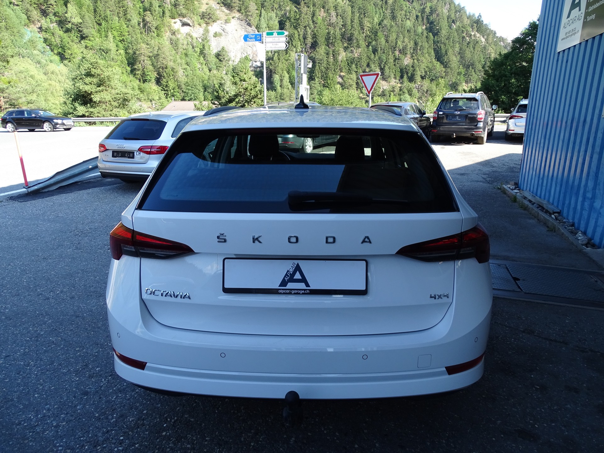 SKODA Octavia Combi 2.0 TDI DSG Ambition 4x4-image-4