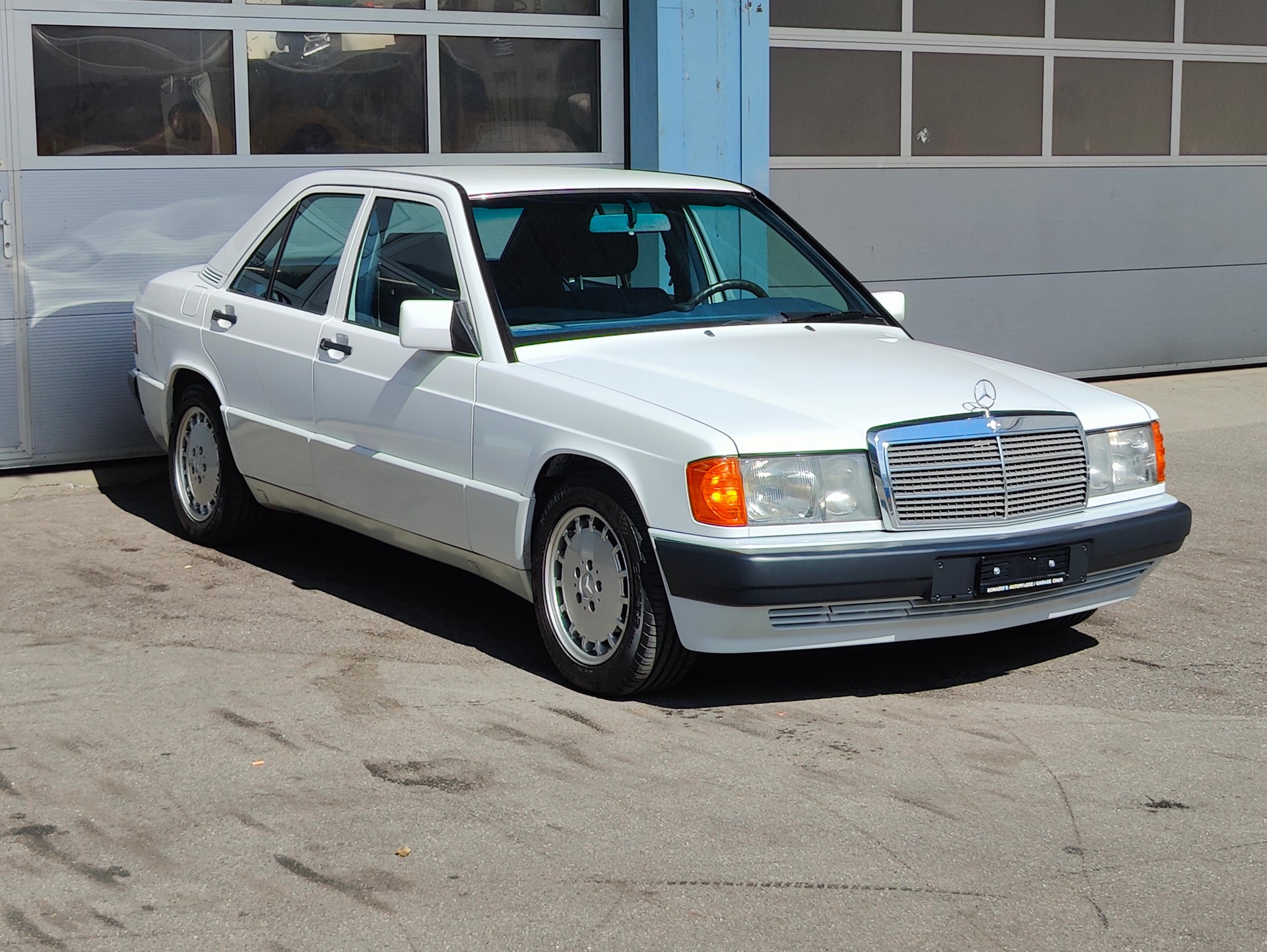 MERCEDES-BENZ 190 E 2.6-image-1