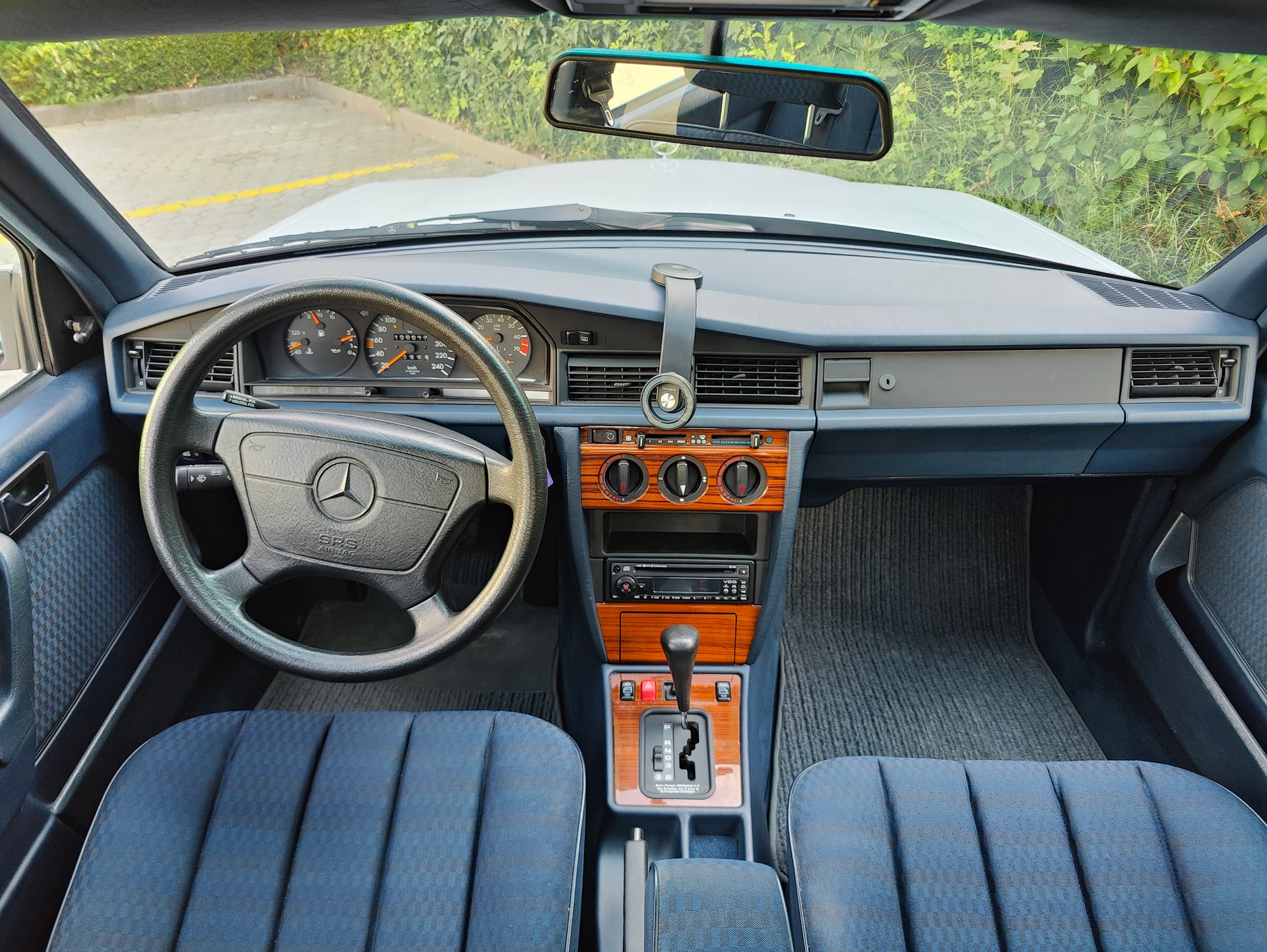 MERCEDES-BENZ 190 E 2.6-image-12