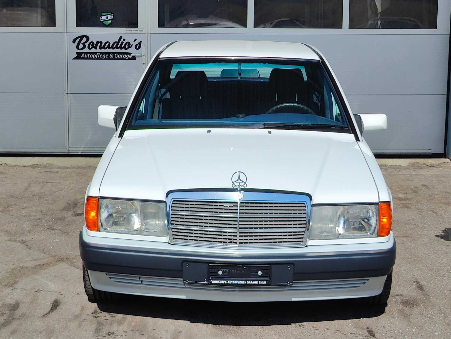 MERCEDES-BENZ 190 E 2.6-image-0